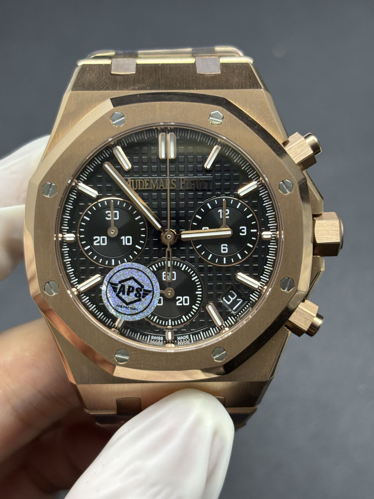 Audemars Piguet Royal Oak 41mm Chronograph in 18k Gold Black Dial Durable 157