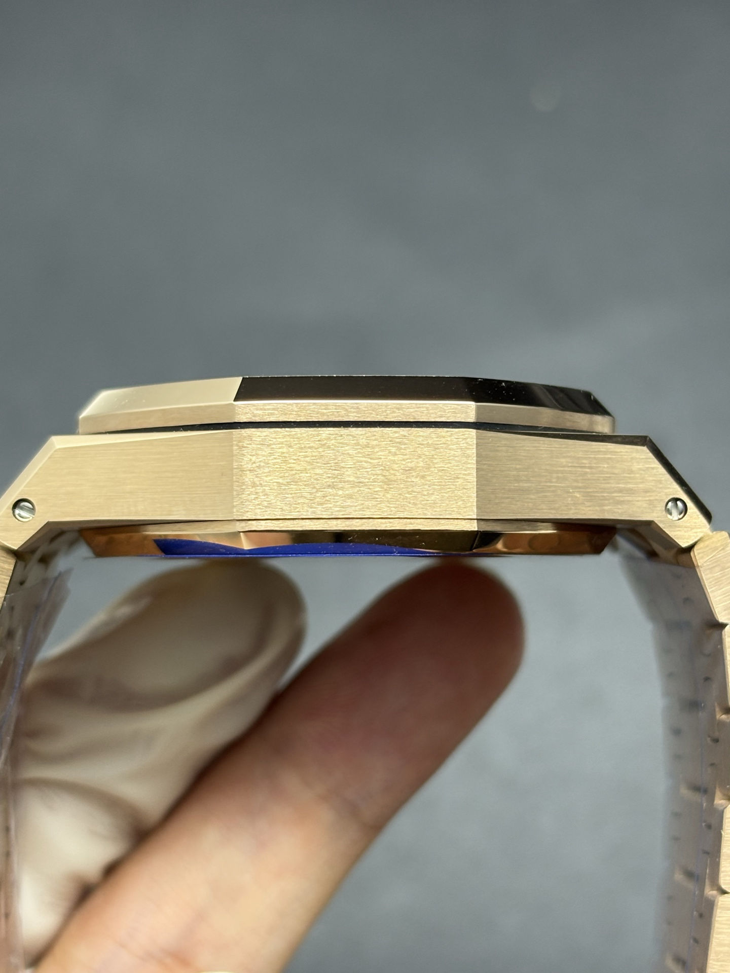 Audemars Piguet Royal Oak 41mm Chronograph in 18k Gold Black Dial Durable 157
