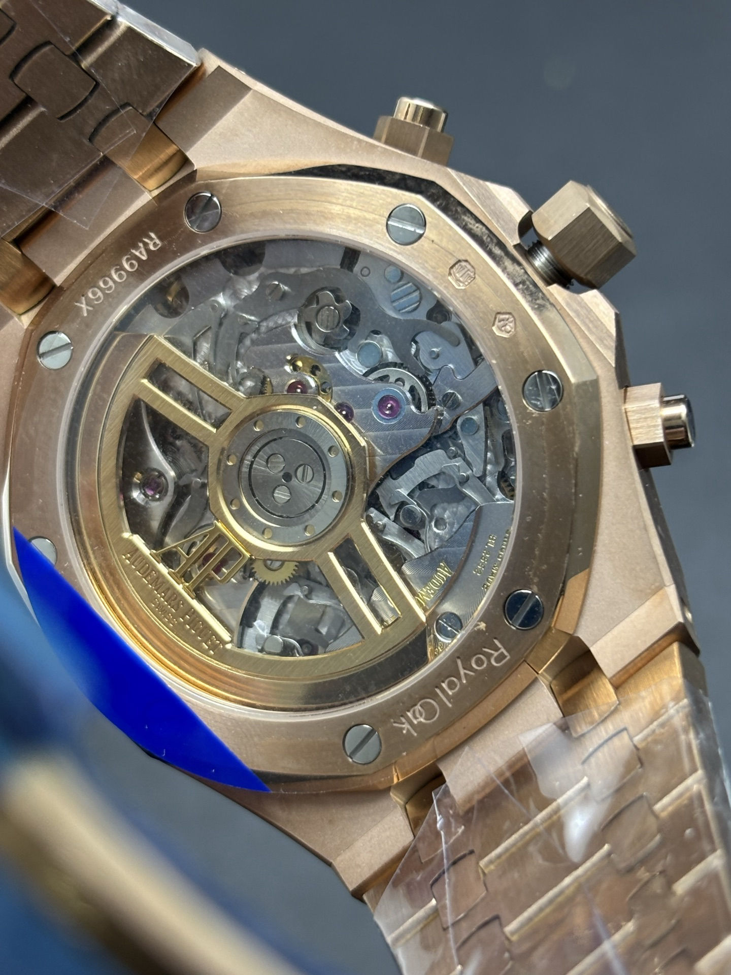 Audemars Piguet Royal Oak 41mm Chronograph in 18k Gold Black Dial Durable 157