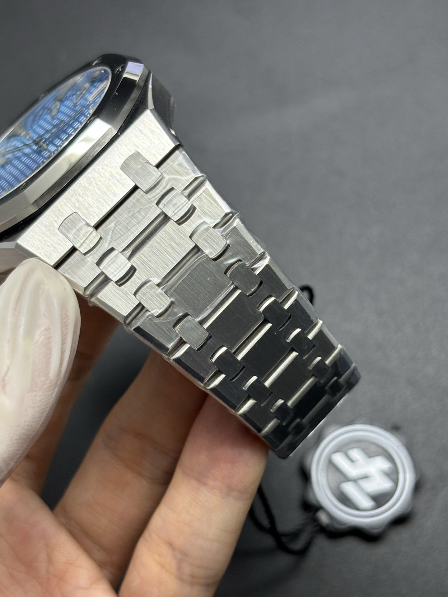 ZipUp Audemars Piguet Royal Oak Ice Blue Dial 161