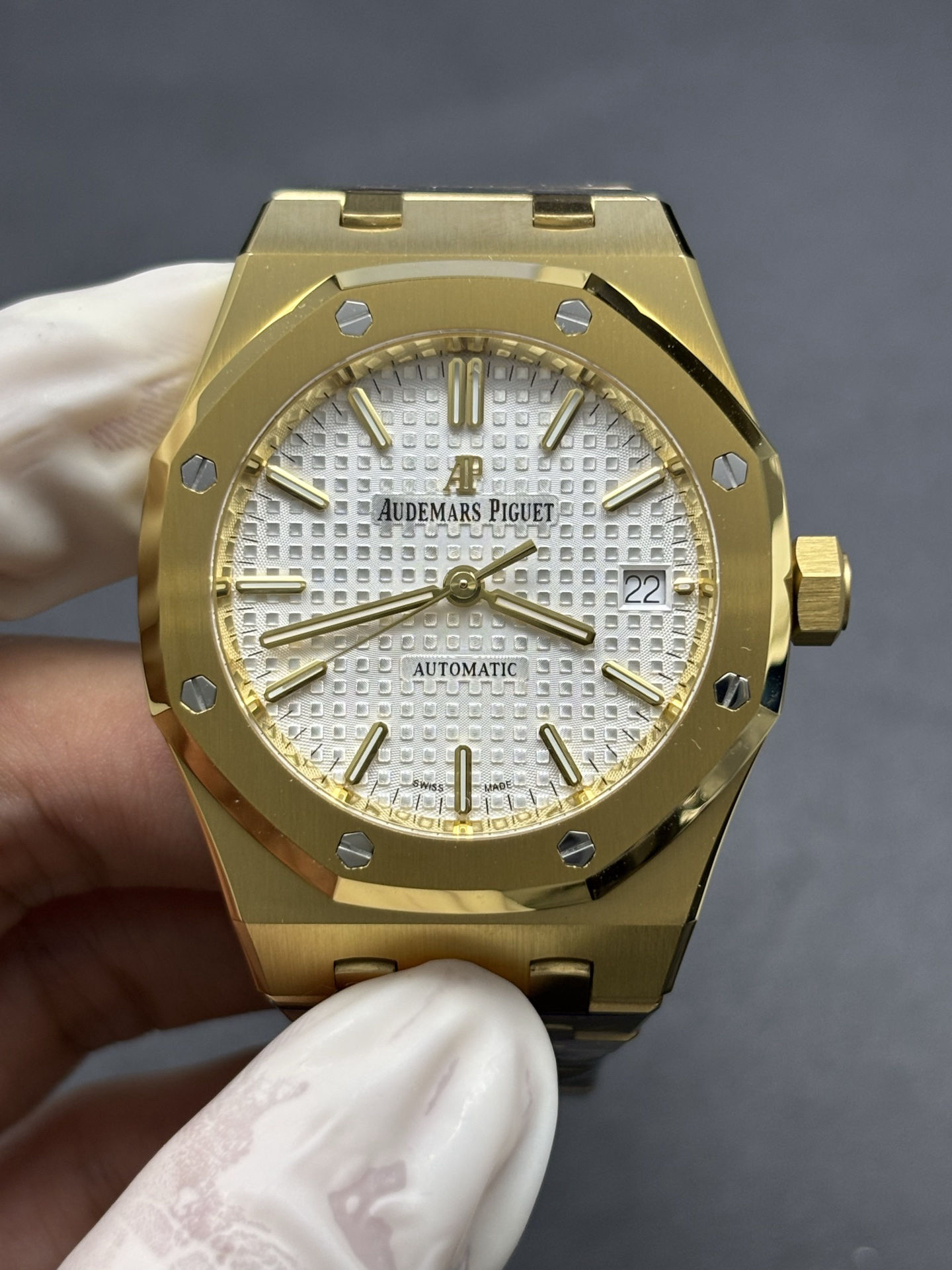 Audemars Piguet Royal Oak Selfwinding 15450BA 37mm Yellow Gold Case Durable 164