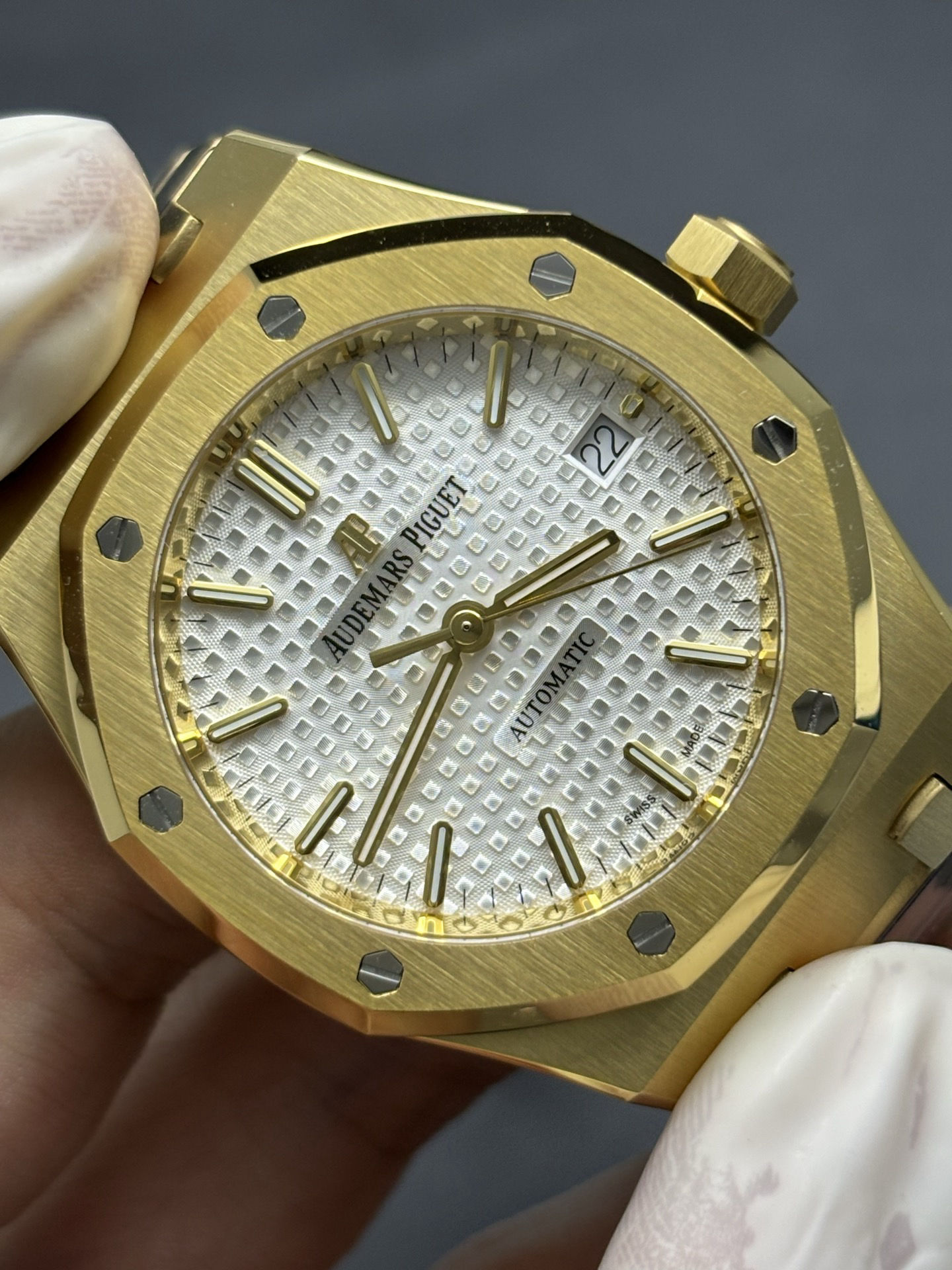 Audemars Piguet Royal Oak Selfwinding 15450BA 37mm Yellow Gold Case Durable 164