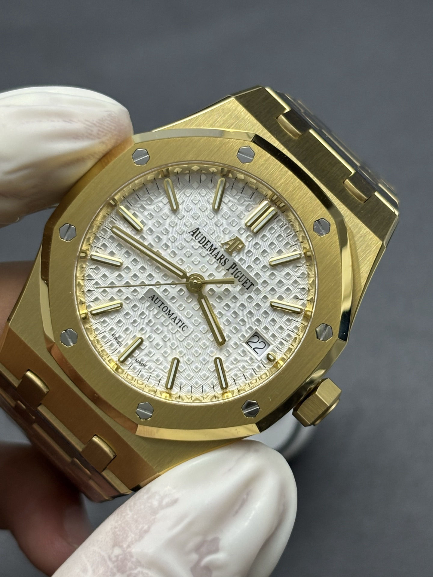 Audemars Piguet Royal Oak Selfwinding 15450BA 37mm Yellow Gold Case Durable 164