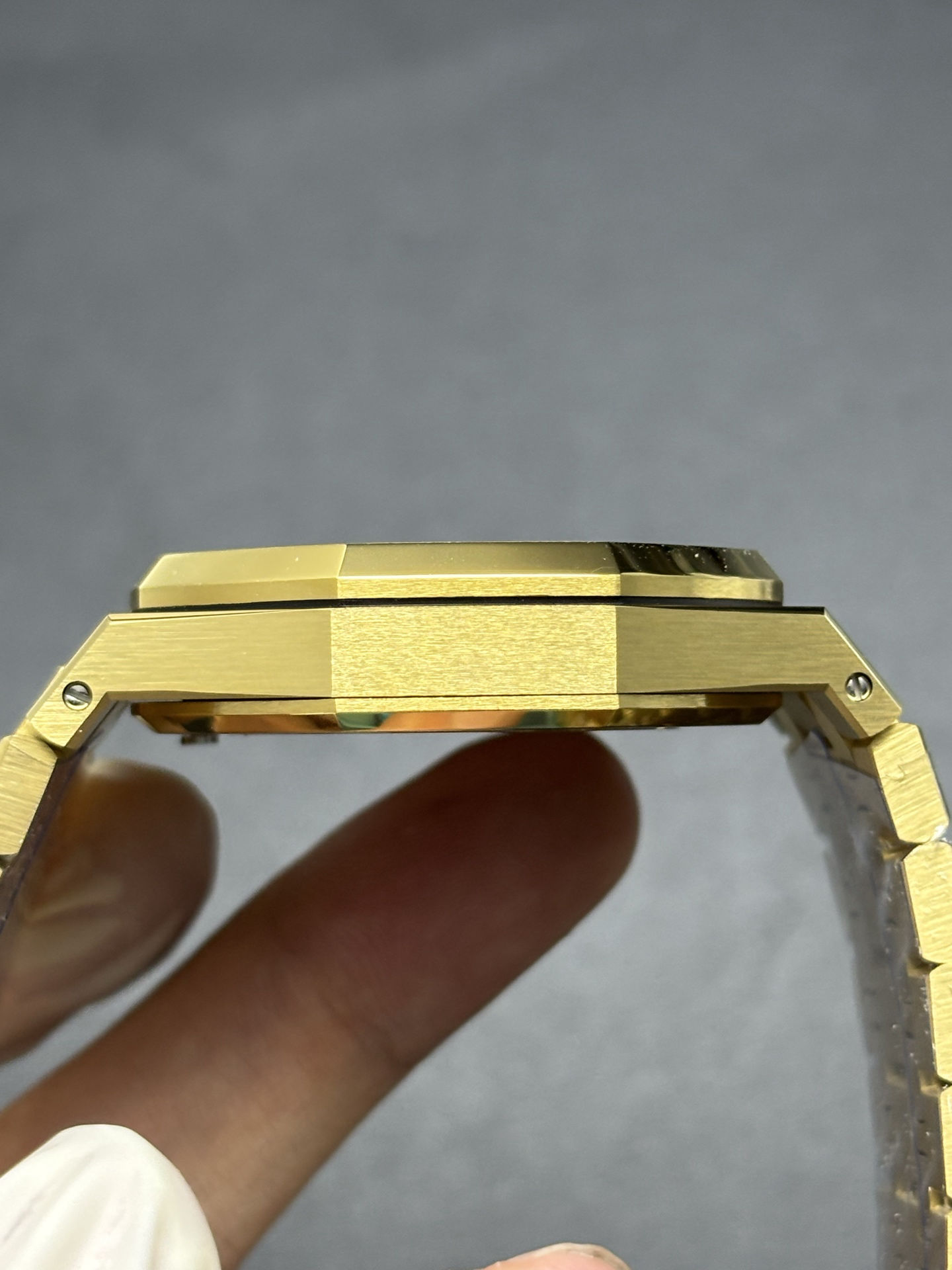 Audemars Piguet Royal Oak Selfwinding 15450BA 37mm Yellow Gold Case Durable 164