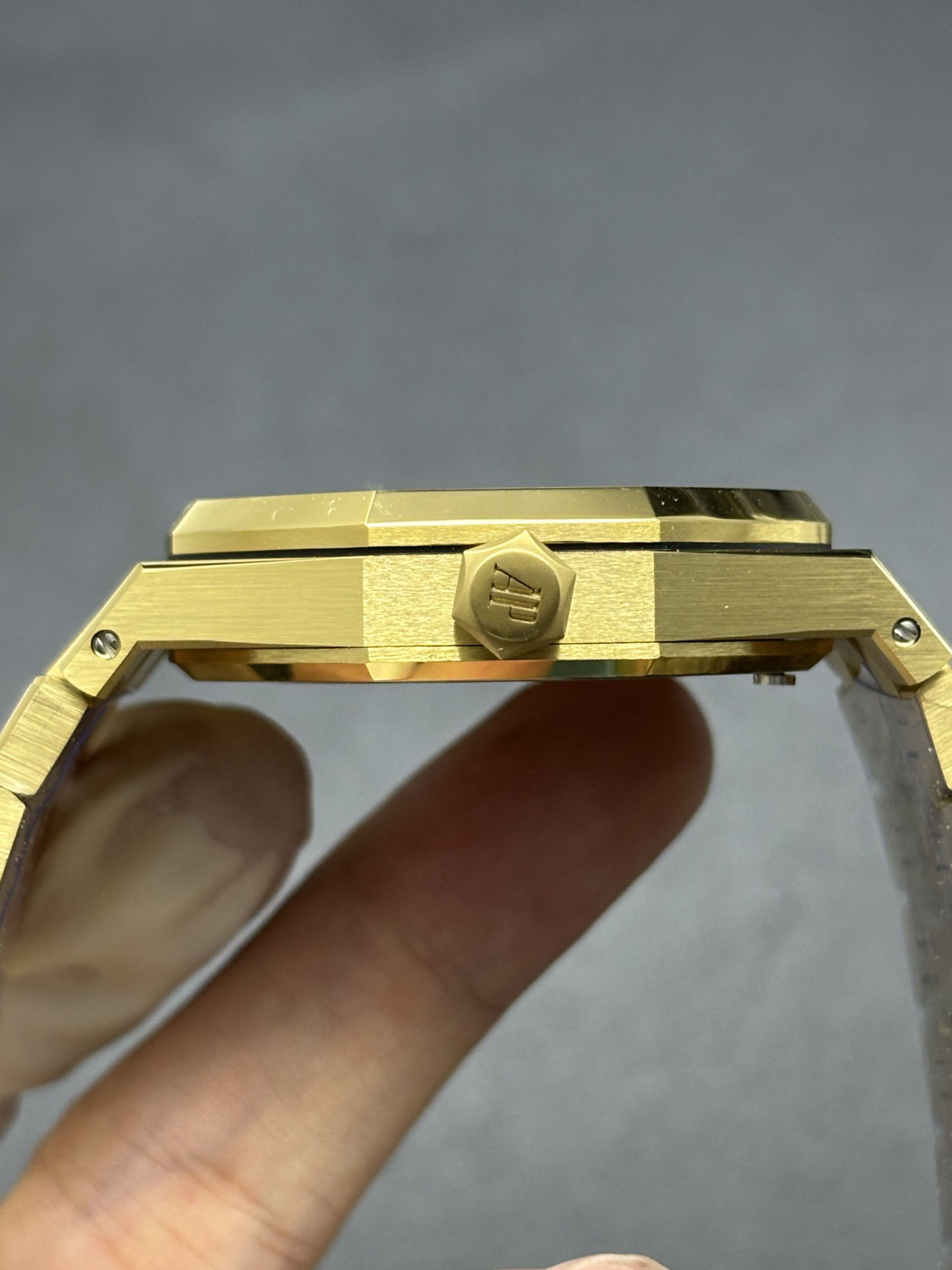 Audemars Piguet Royal Oak Selfwinding 15450BA 37mm Yellow Gold Case Durable 164