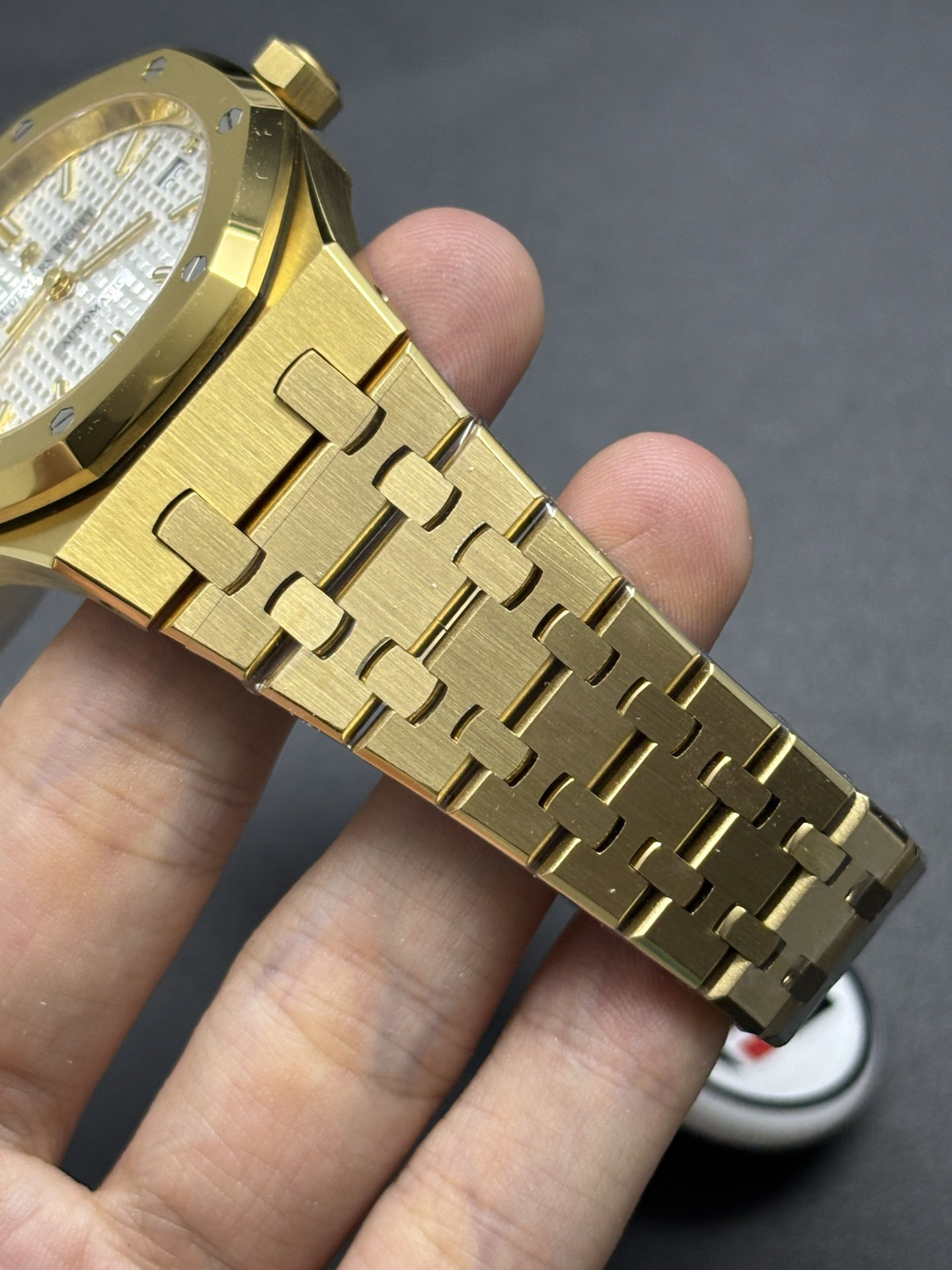 Audemars Piguet Royal Oak Selfwinding 15450BA 37mm Yellow Gold Case Durable 164