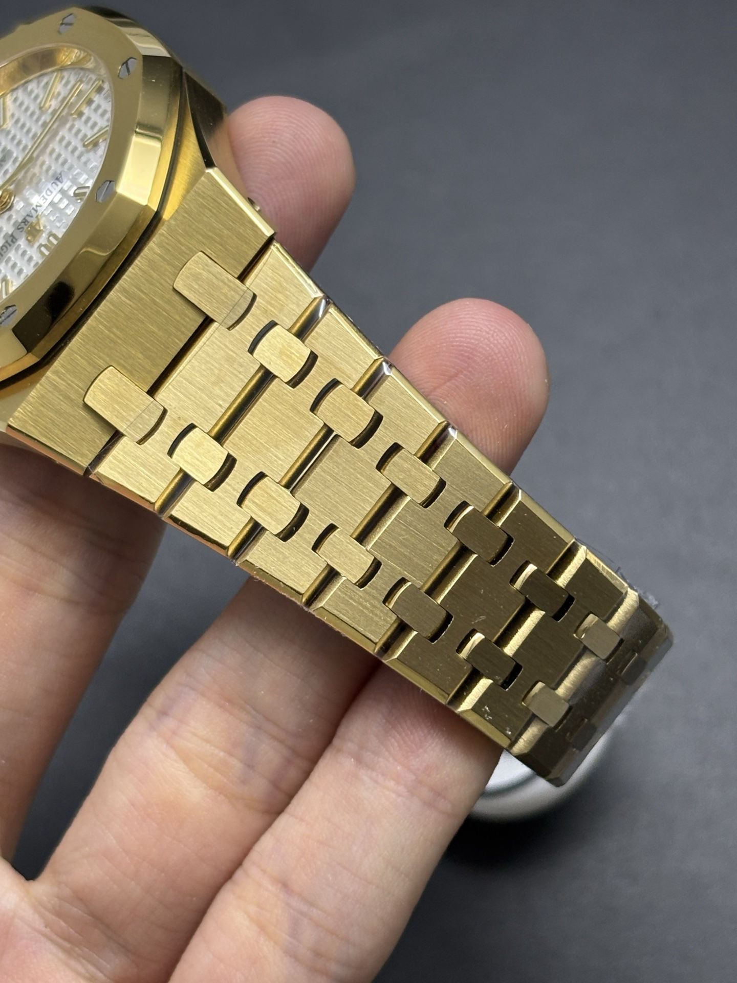 Audemars Piguet Royal Oak Selfwinding 15450BA 37mm Yellow Gold Case Durable 164