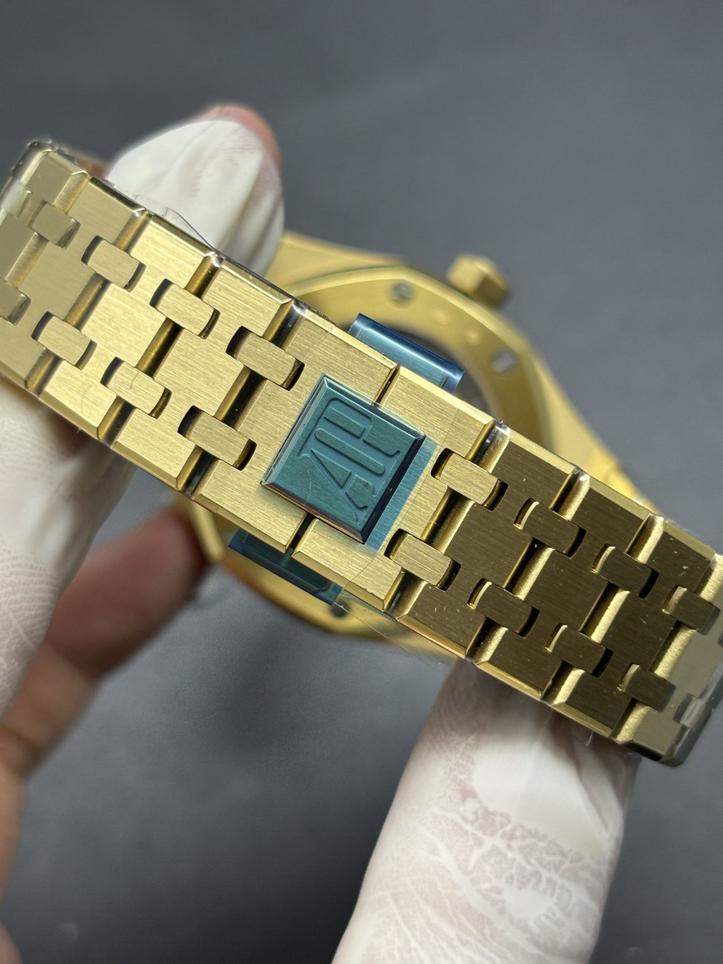 Audemars Piguet Royal Oak Selfwinding 15450BA 37mm Yellow Gold Case Durable 164