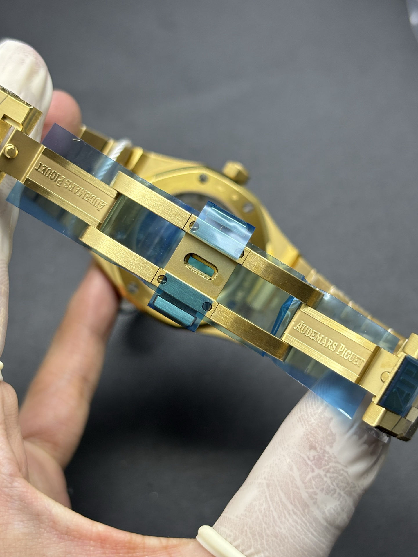 Audemars Piguet Royal Oak Selfwinding 15450BA 37mm Yellow Gold Case Durable 164