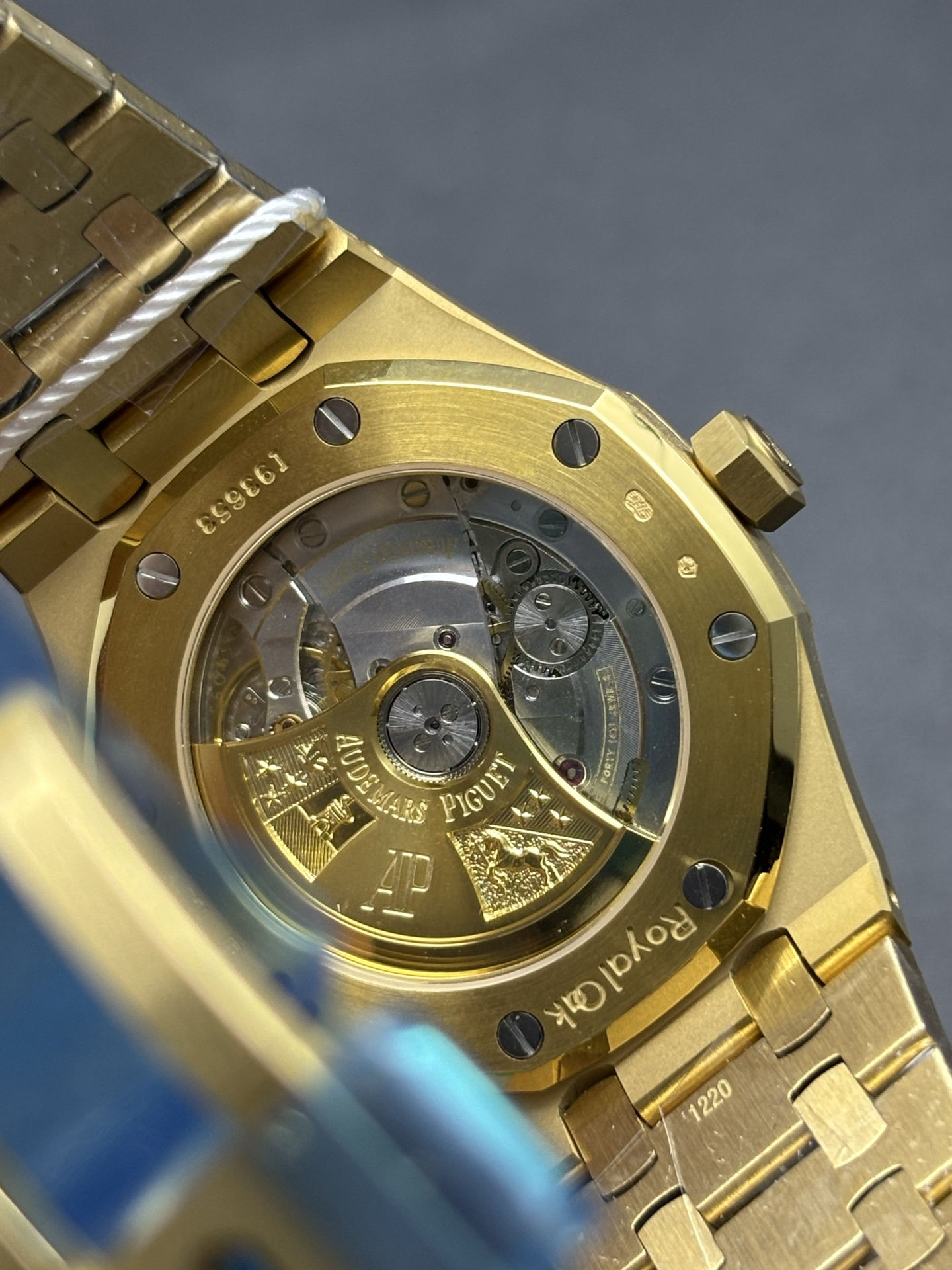 Audemars Piguet Royal Oak Selfwinding 15450BA 37mm Yellow Gold Case Durable 164
