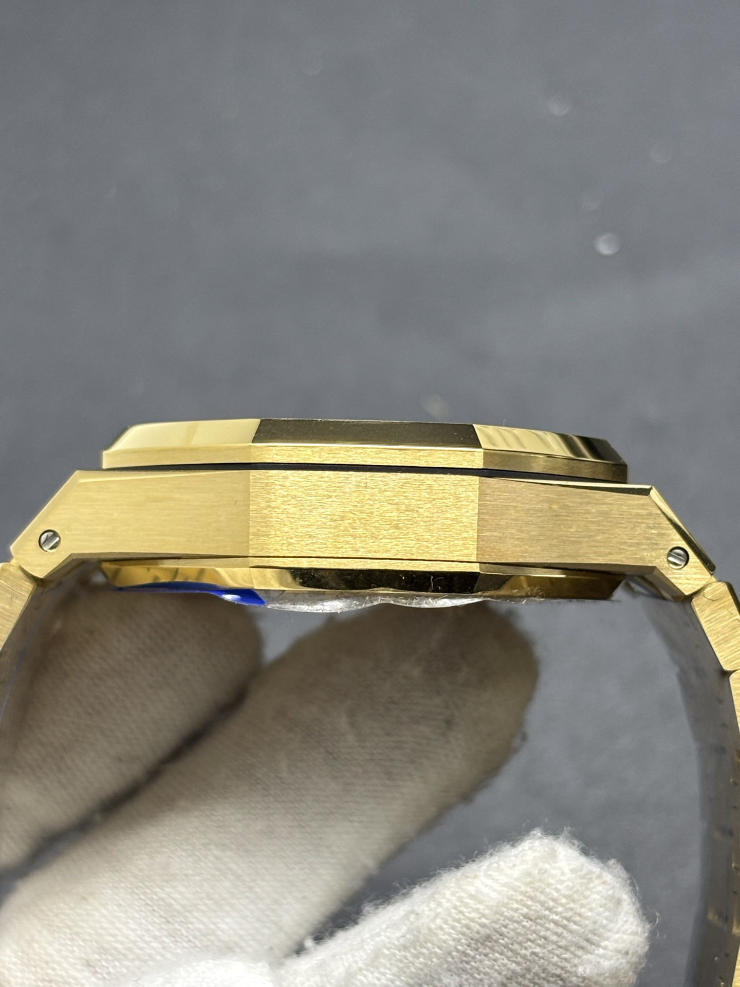 Seasonal Audemars Piguet Royal Oak Selfwinding Chronograph 41mm in 18-carat Smoked Yellow Gold 160