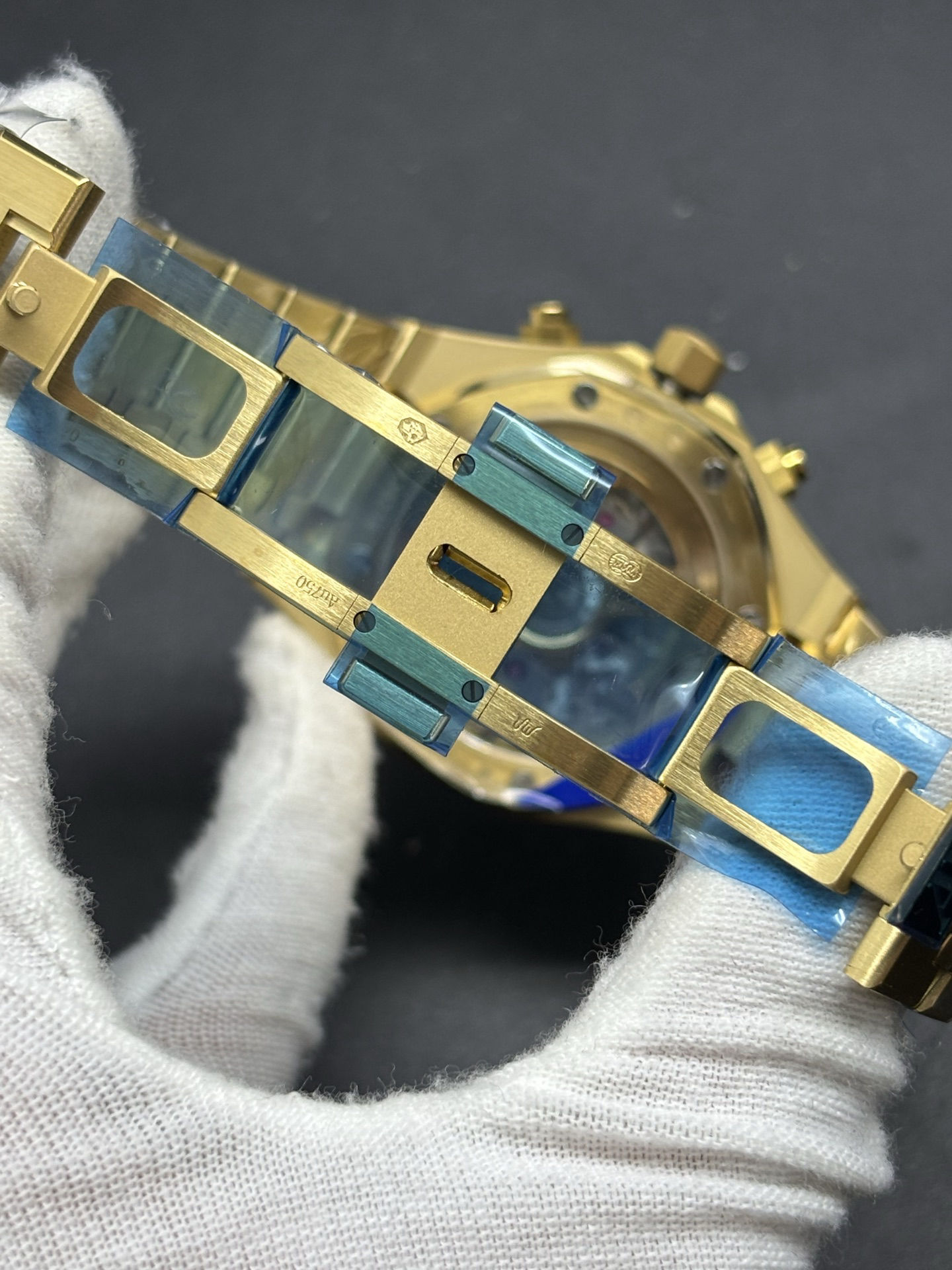 Seasonal Audemars Piguet Royal Oak Selfwinding Chronograph 41mm in 18-carat Smoked Yellow Gold 160