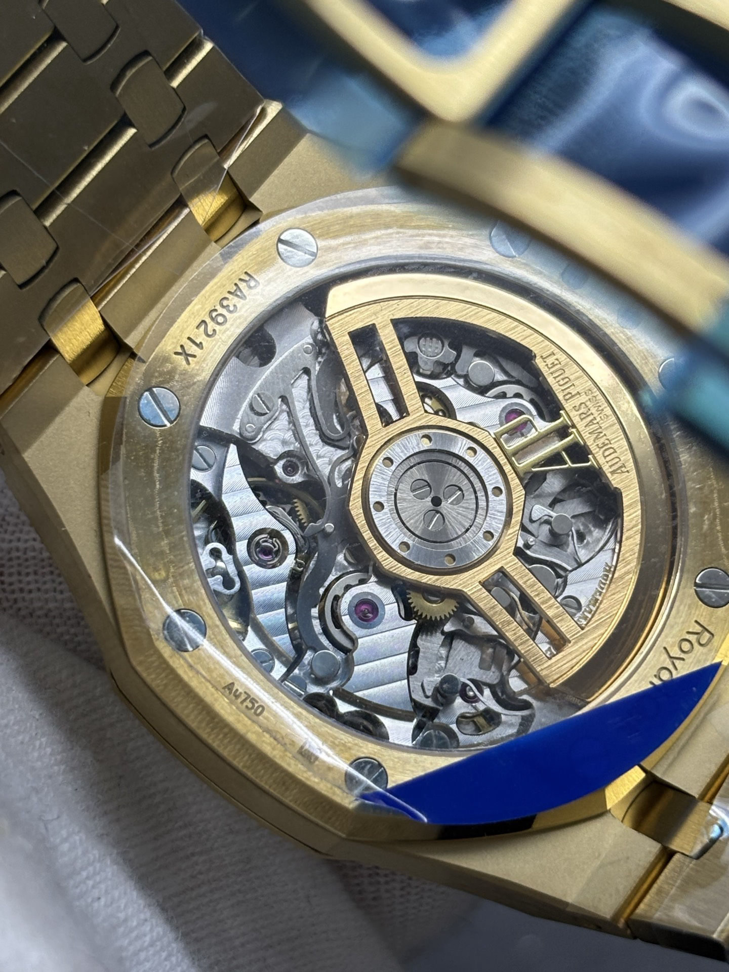 Seasonal Audemars Piguet Royal Oak Selfwinding Chronograph 41mm in 18-carat Smoked Yellow Gold 160