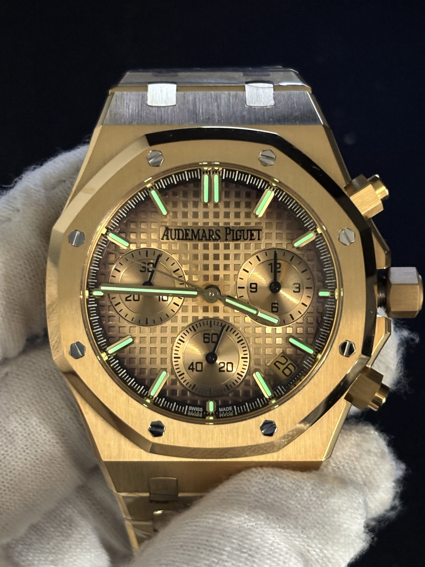 Seasonal Audemars Piguet Royal Oak Selfwinding Chronograph 41mm in 18-carat Smoked Yellow Gold 160