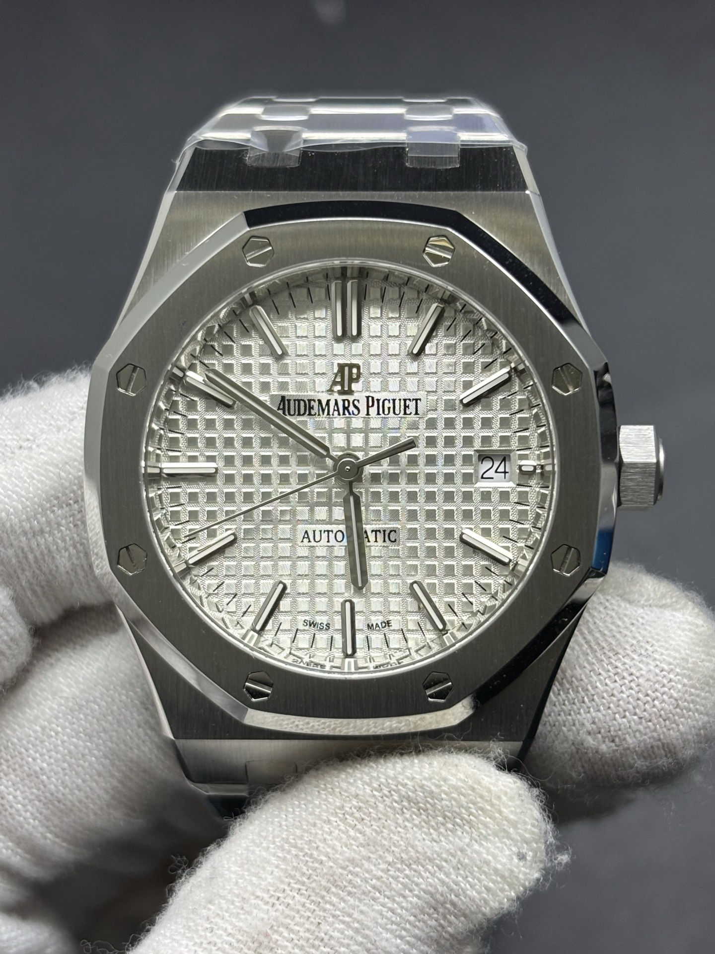 WeatherProof Audemars Piguet Royal Oak Selfwinding Ref 15400ST White Dial 167