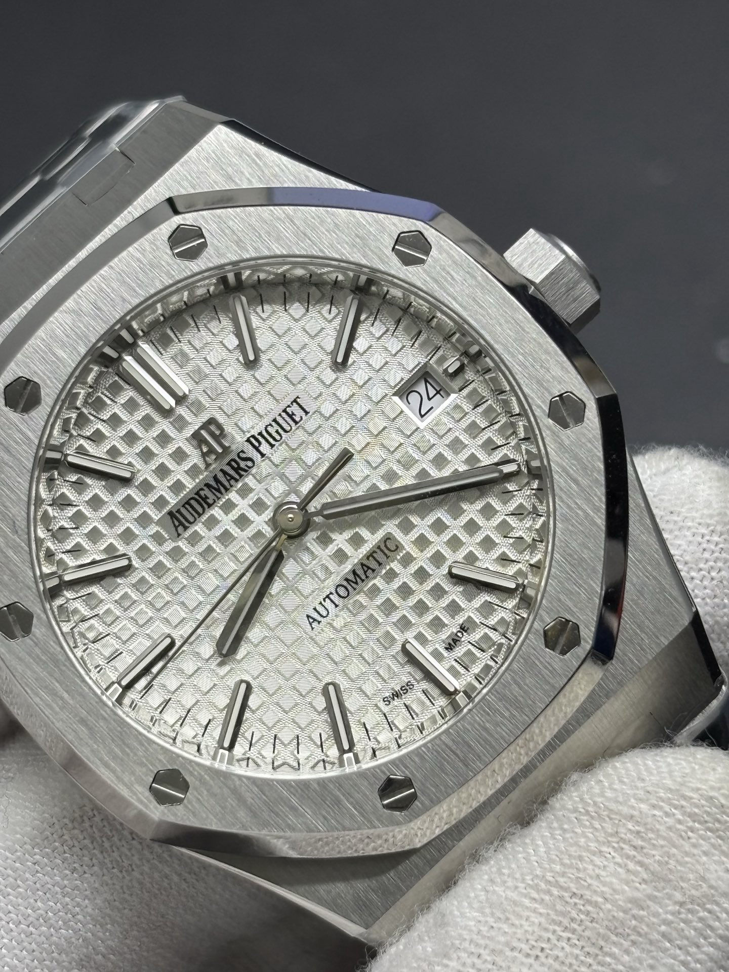 WeatherProof Audemars Piguet Royal Oak Selfwinding Ref 15400ST White Dial 167