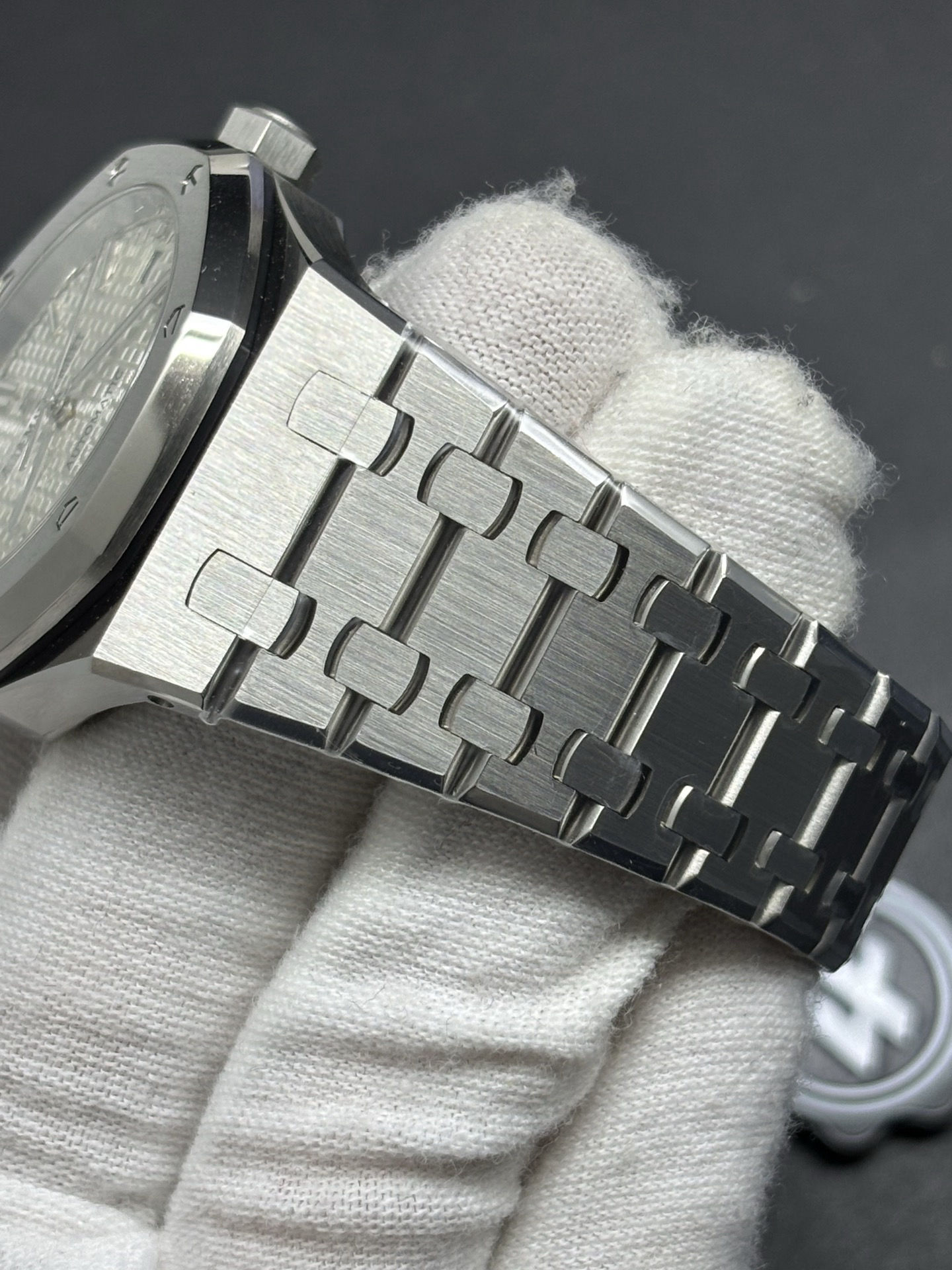 WeatherProof Audemars Piguet Royal Oak Selfwinding Ref 15400ST White Dial 167