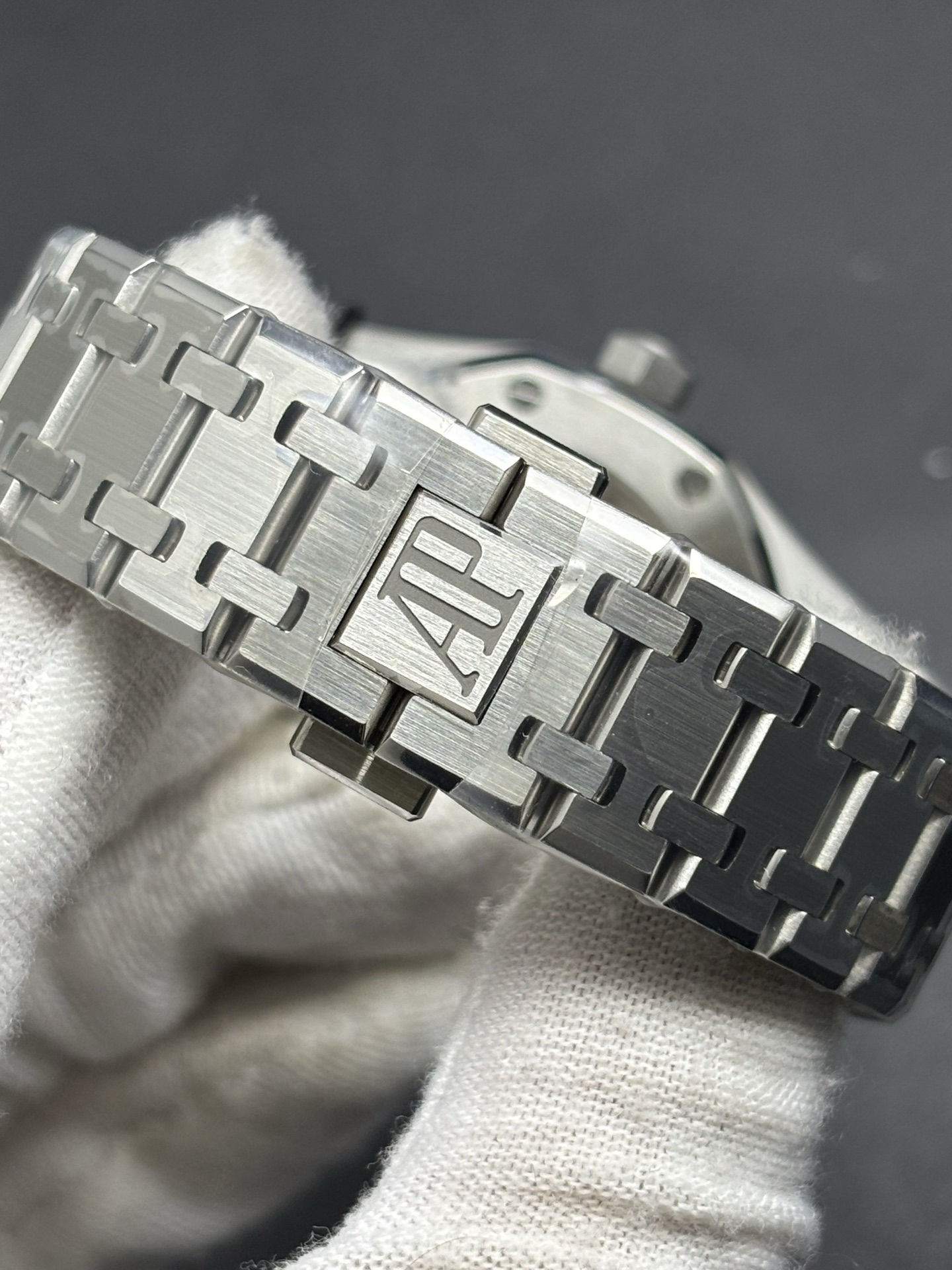 WeatherProof Audemars Piguet Royal Oak Selfwinding Ref 15400ST White Dial 167