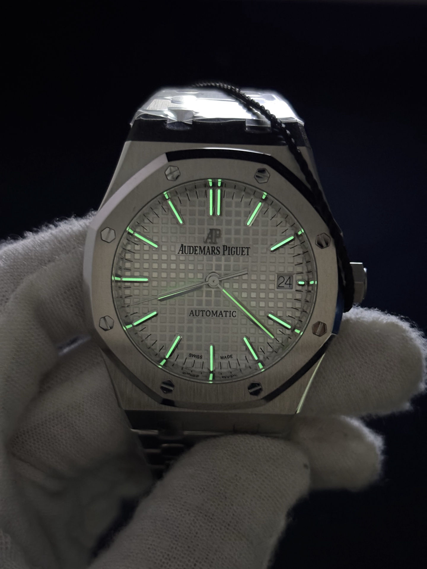 WeatherProof Audemars Piguet Royal Oak Selfwinding Ref 15400ST White Dial 167