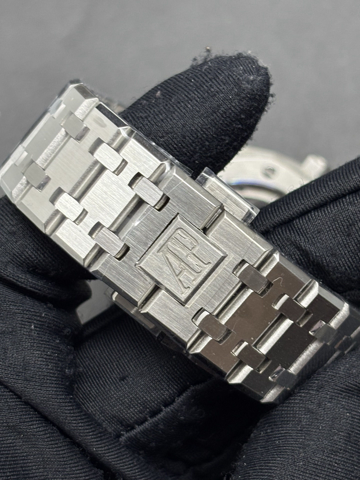Neat Audemars Piguet Royal Oak Stainless Steel Grey Dial 162