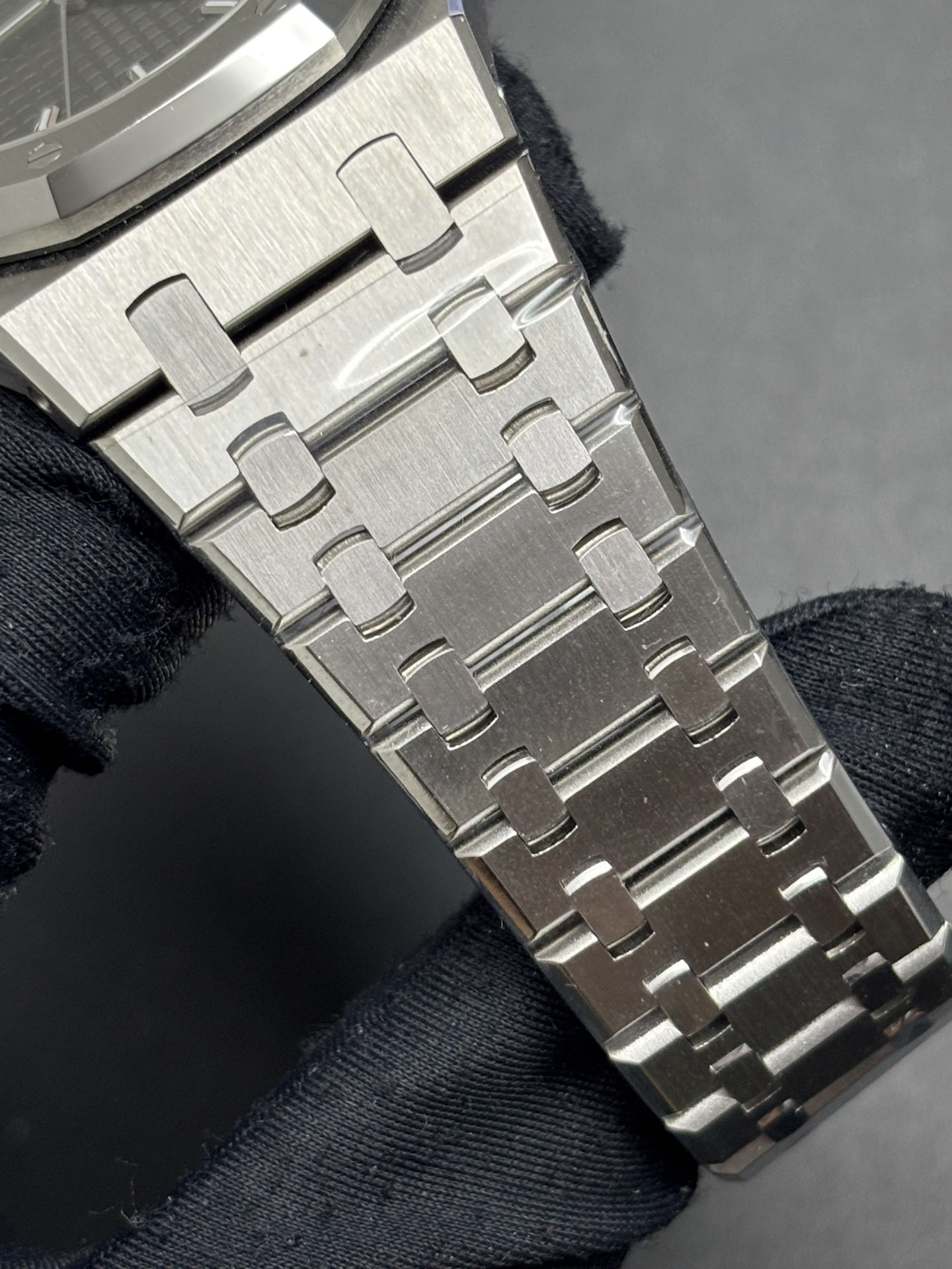 Neat Audemars Piguet Royal Oak Stainless Steel Grey Dial 162