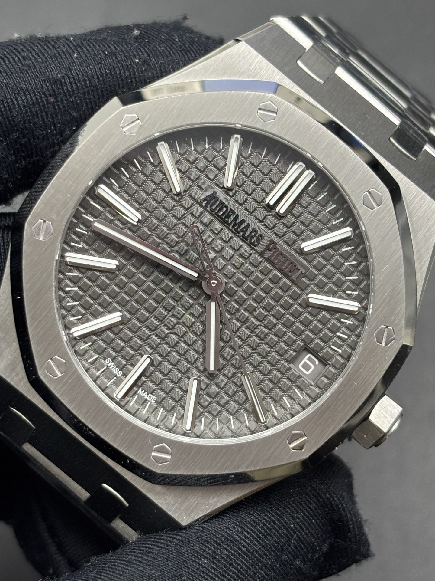 Neat Audemars Piguet Royal Oak Stainless Steel Grey Dial 162