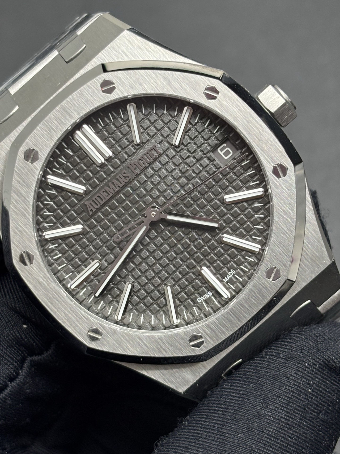 Neat Audemars Piguet Royal Oak Stainless Steel Grey Dial 162