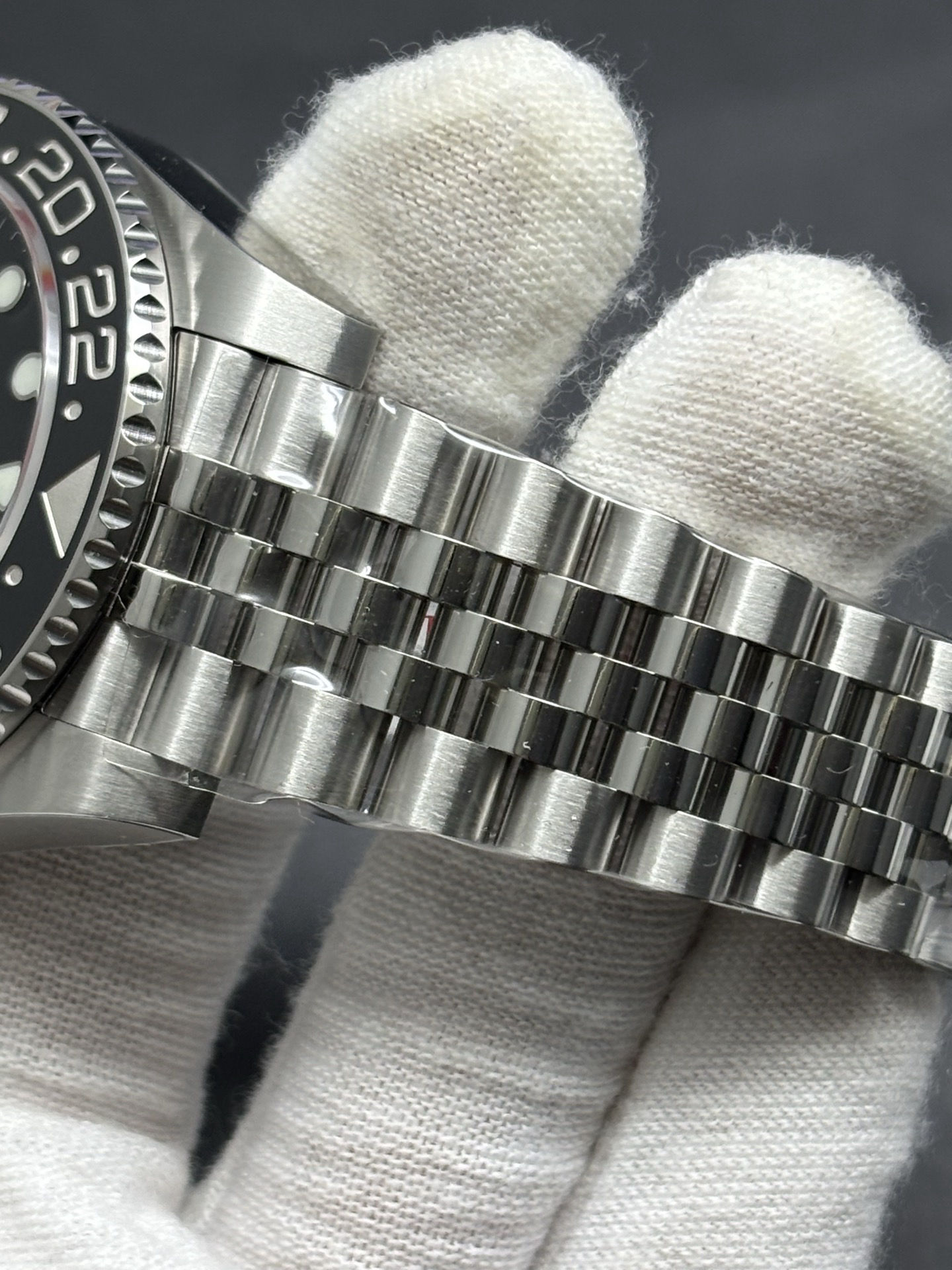 Functional Bruce Wayne GMT-Master II ref 126710GRNR 32