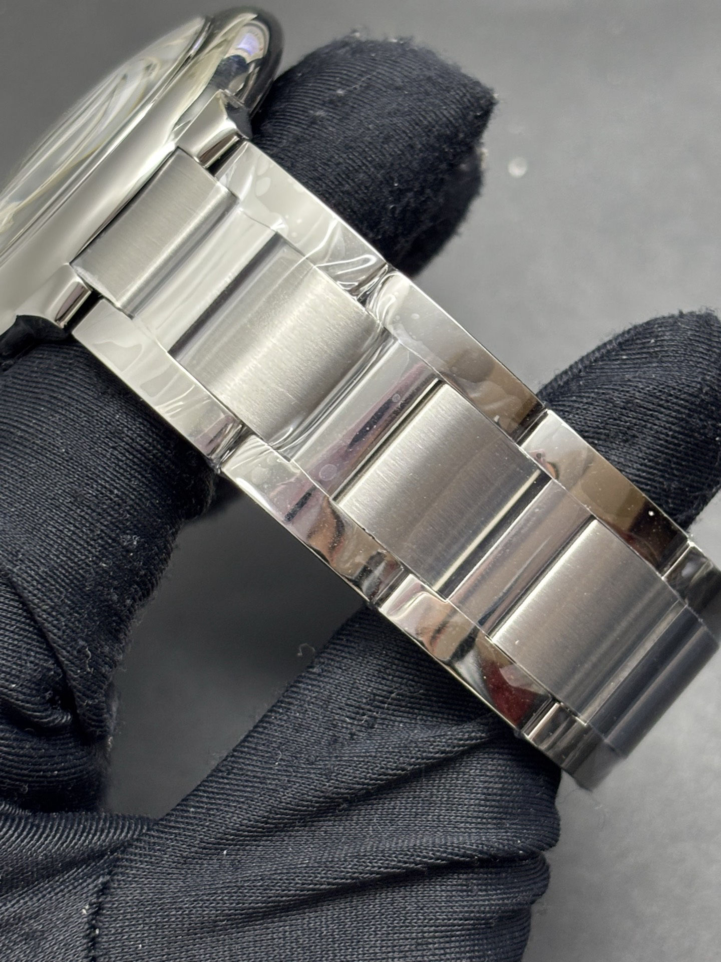 Fashionable Cartier Ballon Bleu 42mm automatic watch in stainless steel with a silver dial 138