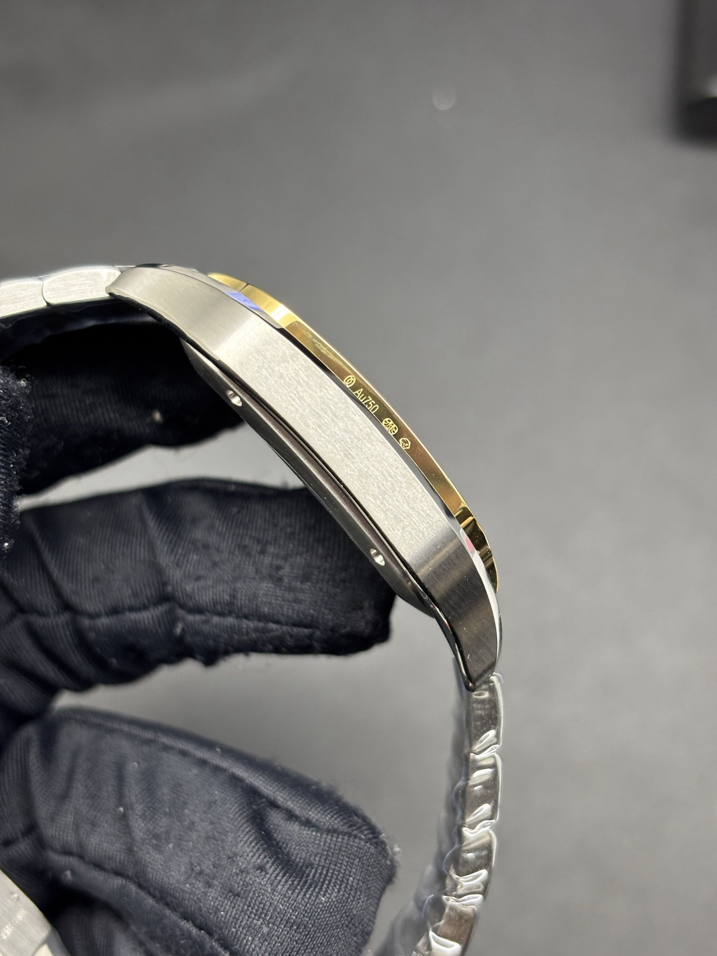 Cartier Santos de Cartier Large Model 18K Yellow Gold Bezel Sophisticated 141