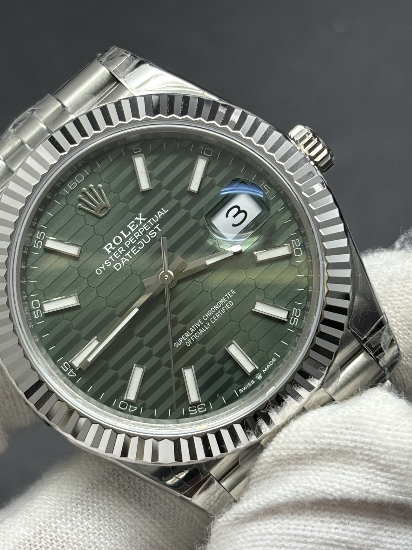 Datejust Ref 126334 in Oystersteel Mint Green Dial Breathable 45