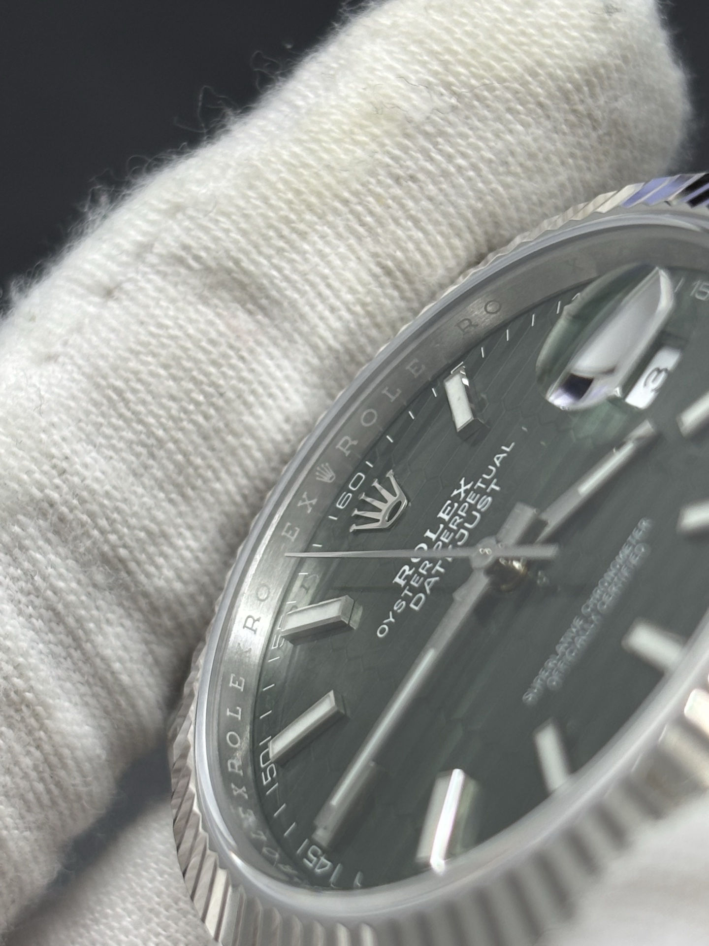 Datejust Ref 126334 in Oystersteel Mint Green Dial Breathable 45