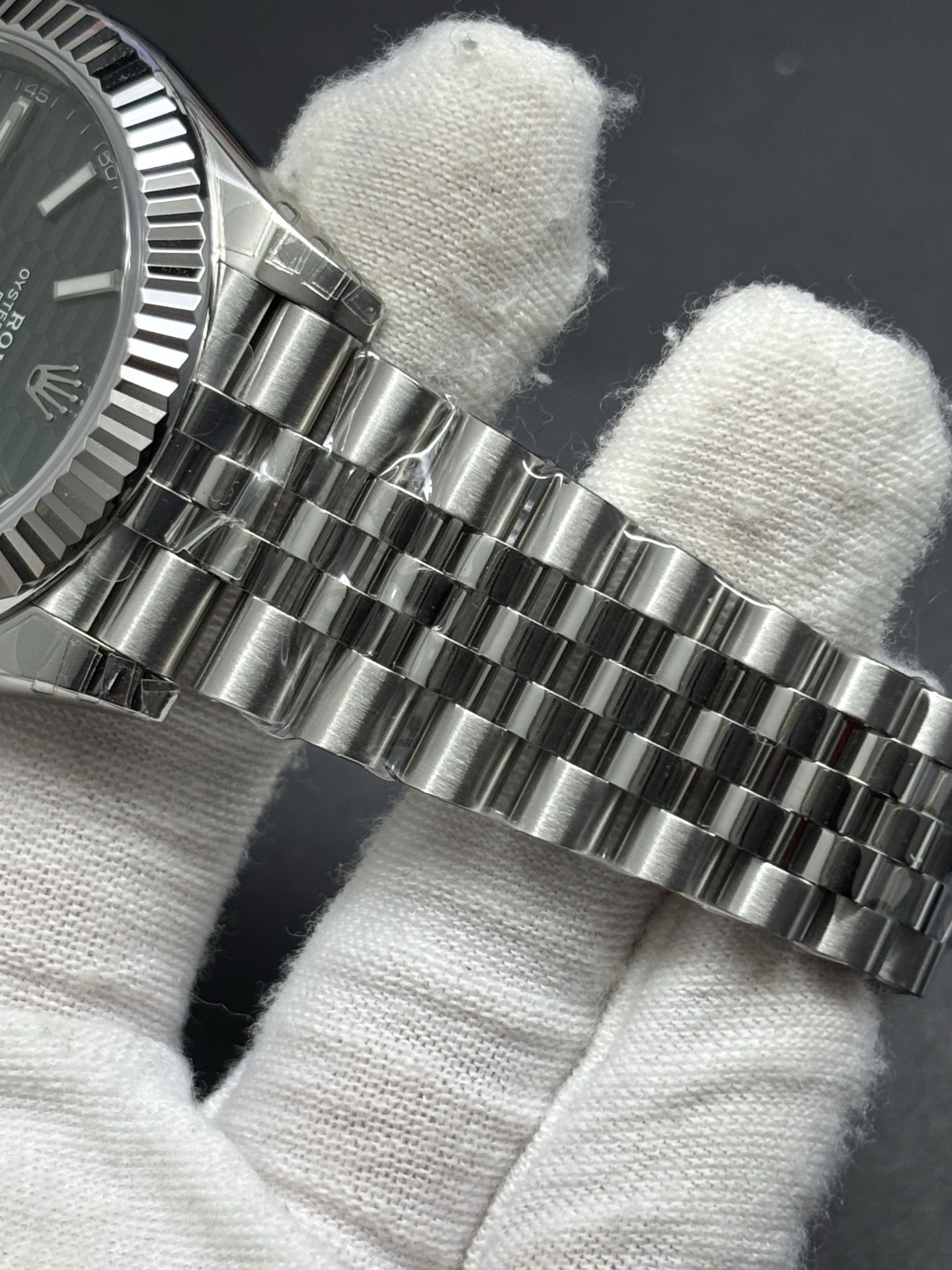 Datejust Ref 126334 in Oystersteel Mint Green Dial Breathable 45