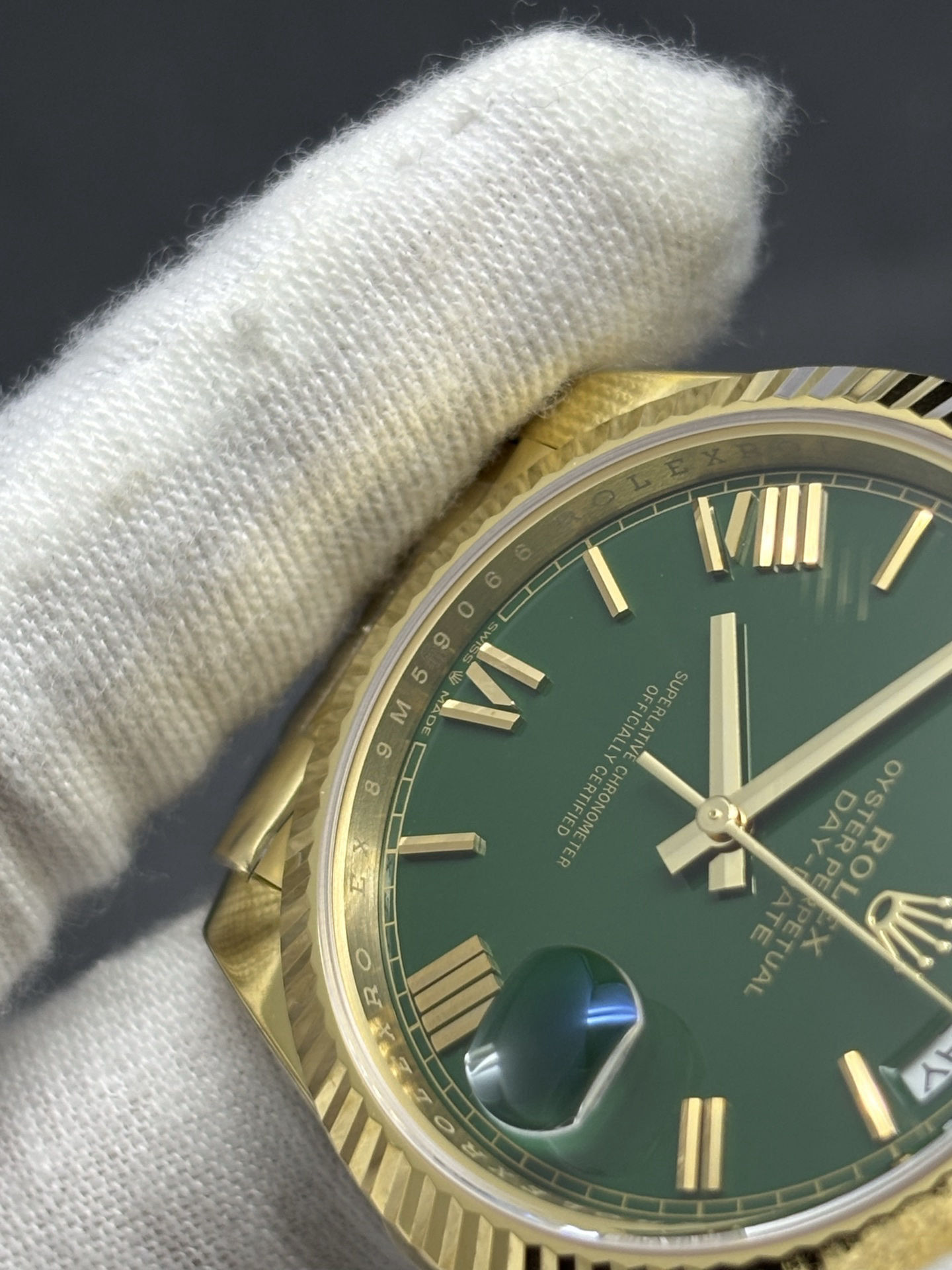 Day-Date 40mm Yellow Gold Green Dial Fluted Bezel MultiPurpose 35