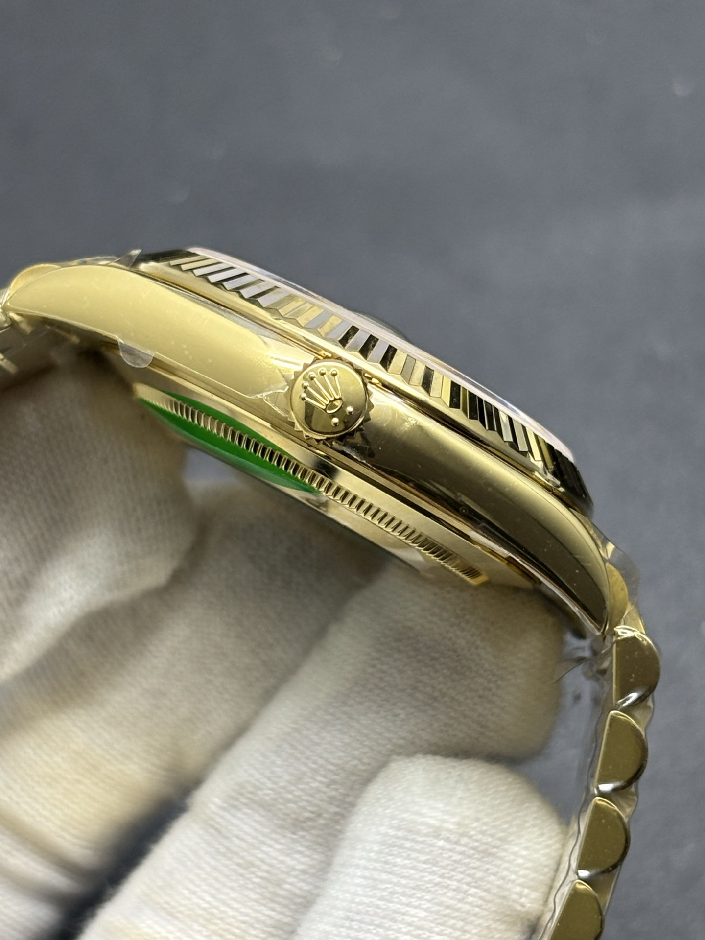Day-Date 40mm Yellow Gold Green Dial Fluted Bezel MultiPurpose 35