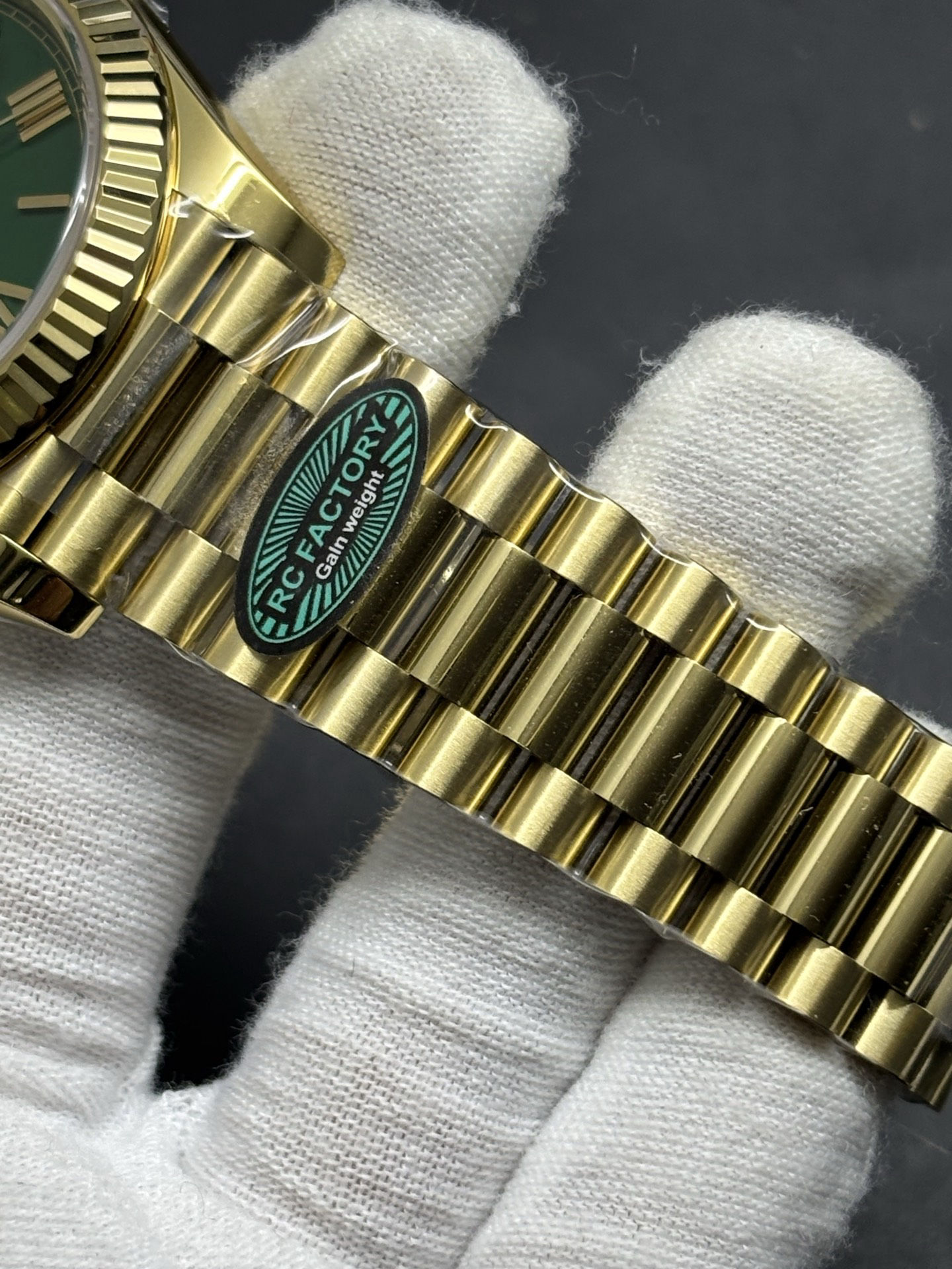 Day-Date 40mm Yellow Gold Green Dial Fluted Bezel MultiPurpose 35