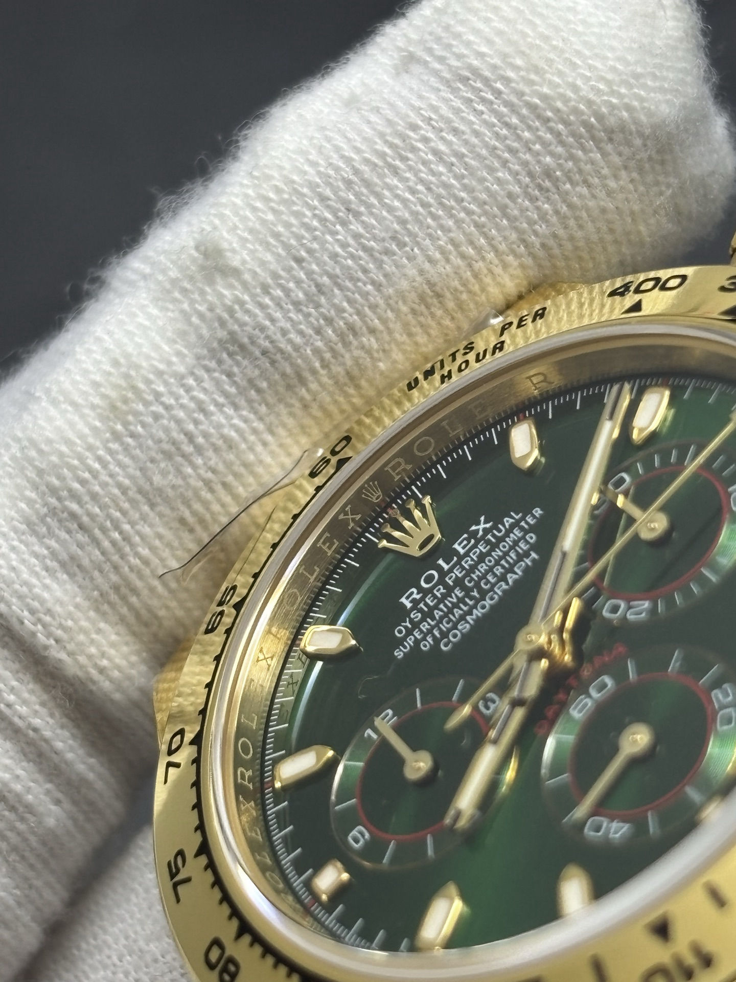 Daytona Cosmograph Daytona 40mm Yellow Gold Green Comfortable 7