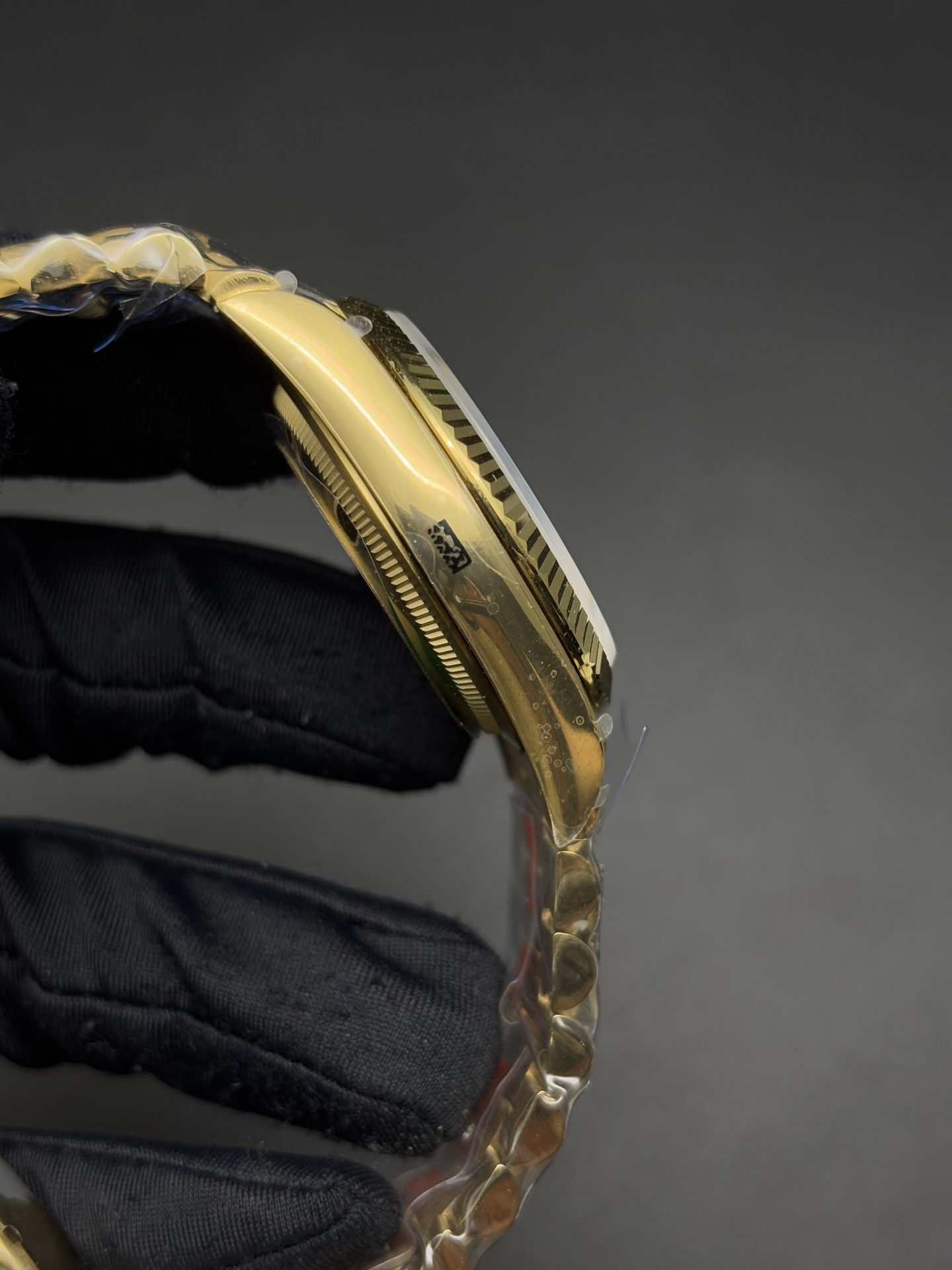 Men Gold Day-Date II Black Dial Fluted Bezel 41mm ref. Tailored 3