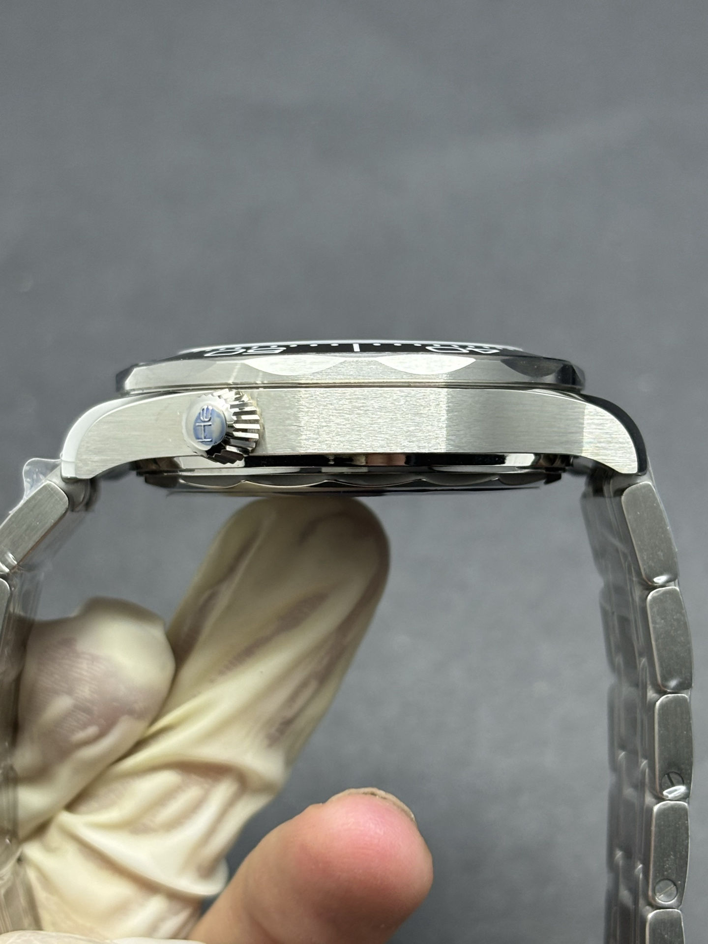 Sleek Omega Seamaster Diver 300M Co-Axial Master Chronometer 42mm 115