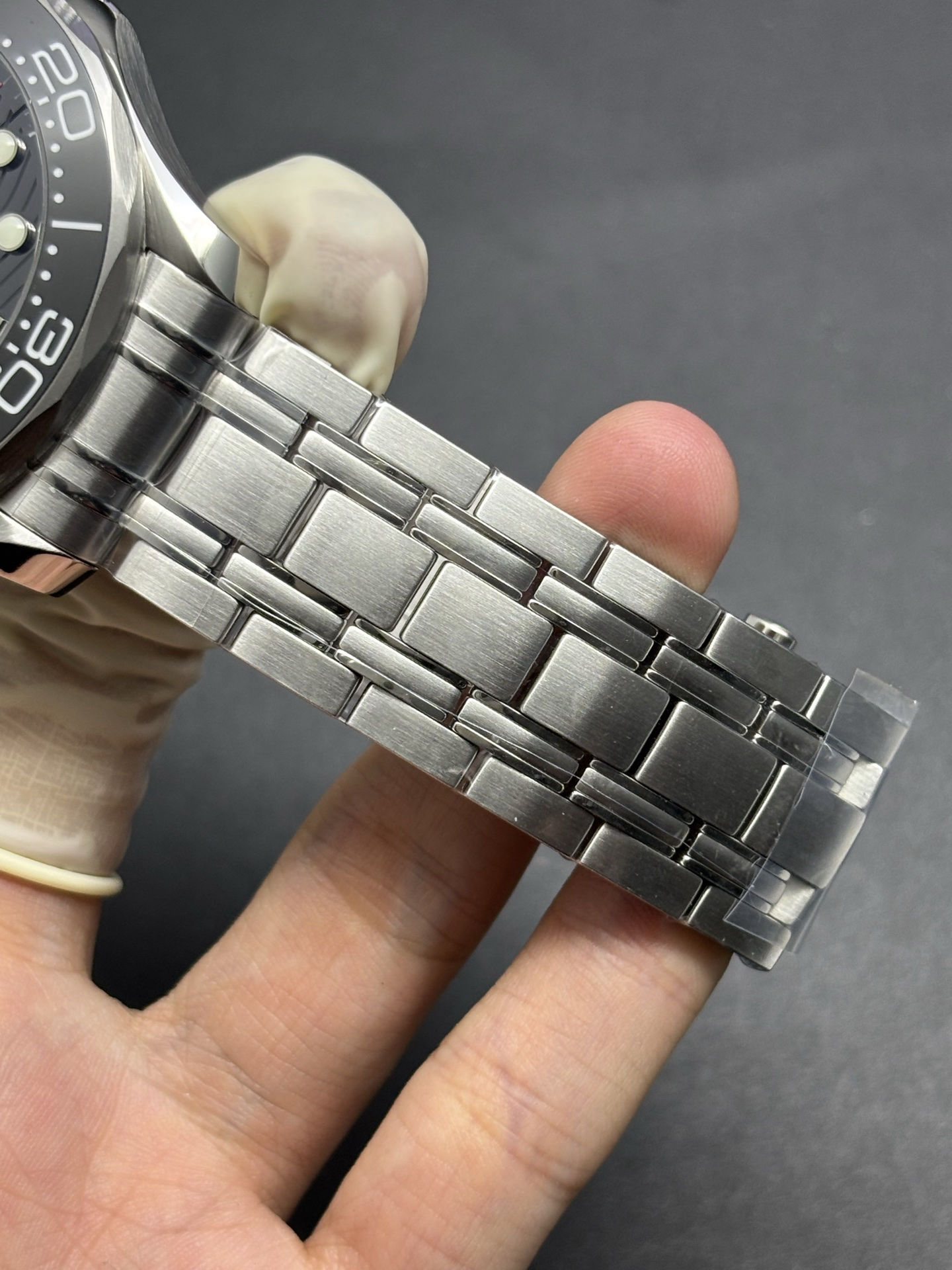 Sleek Omega Seamaster Diver 300M Co-Axial Master Chronometer 42mm 115