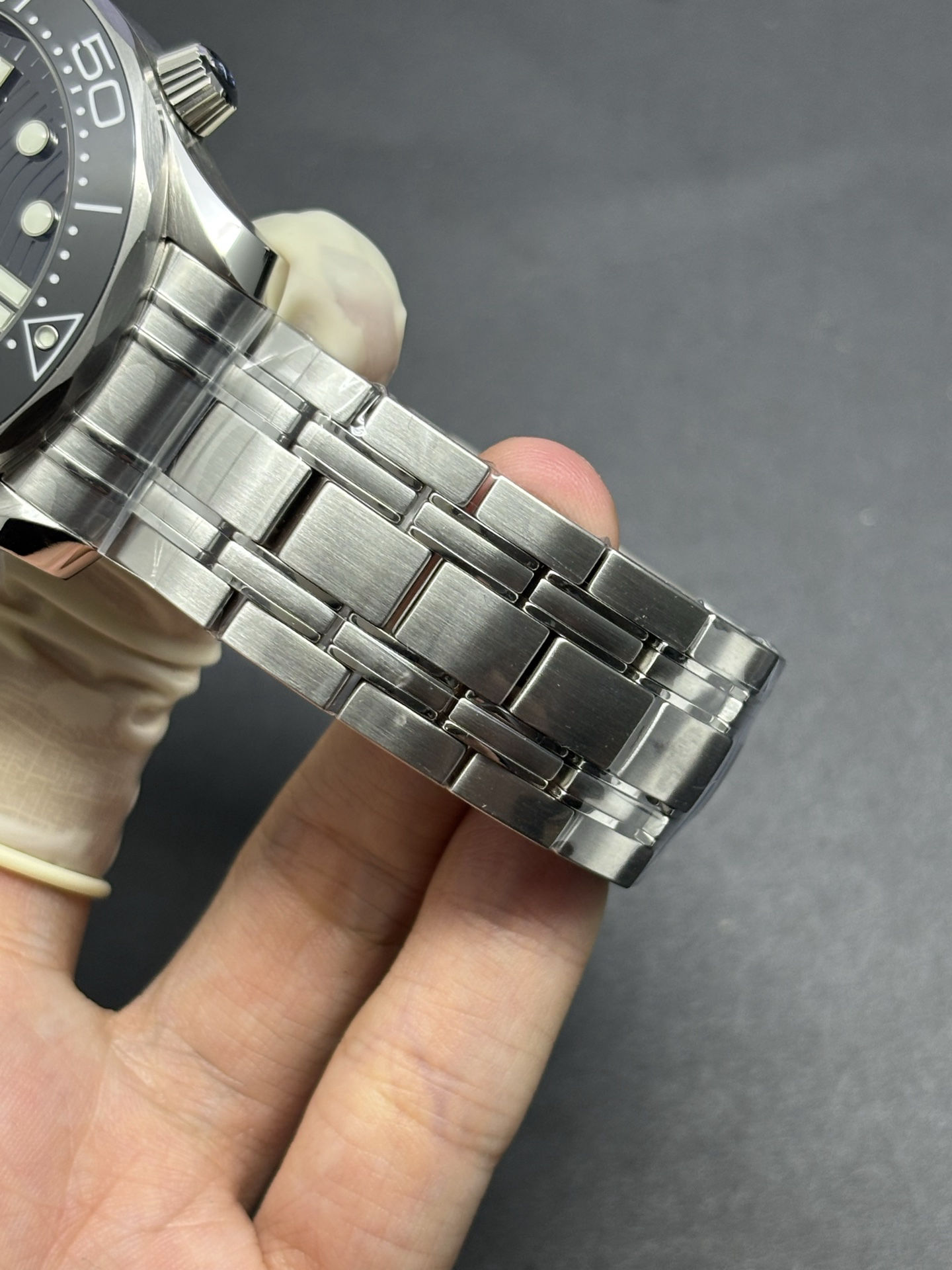 Sleek Omega Seamaster Diver 300M Co-Axial Master Chronometer 42mm 115