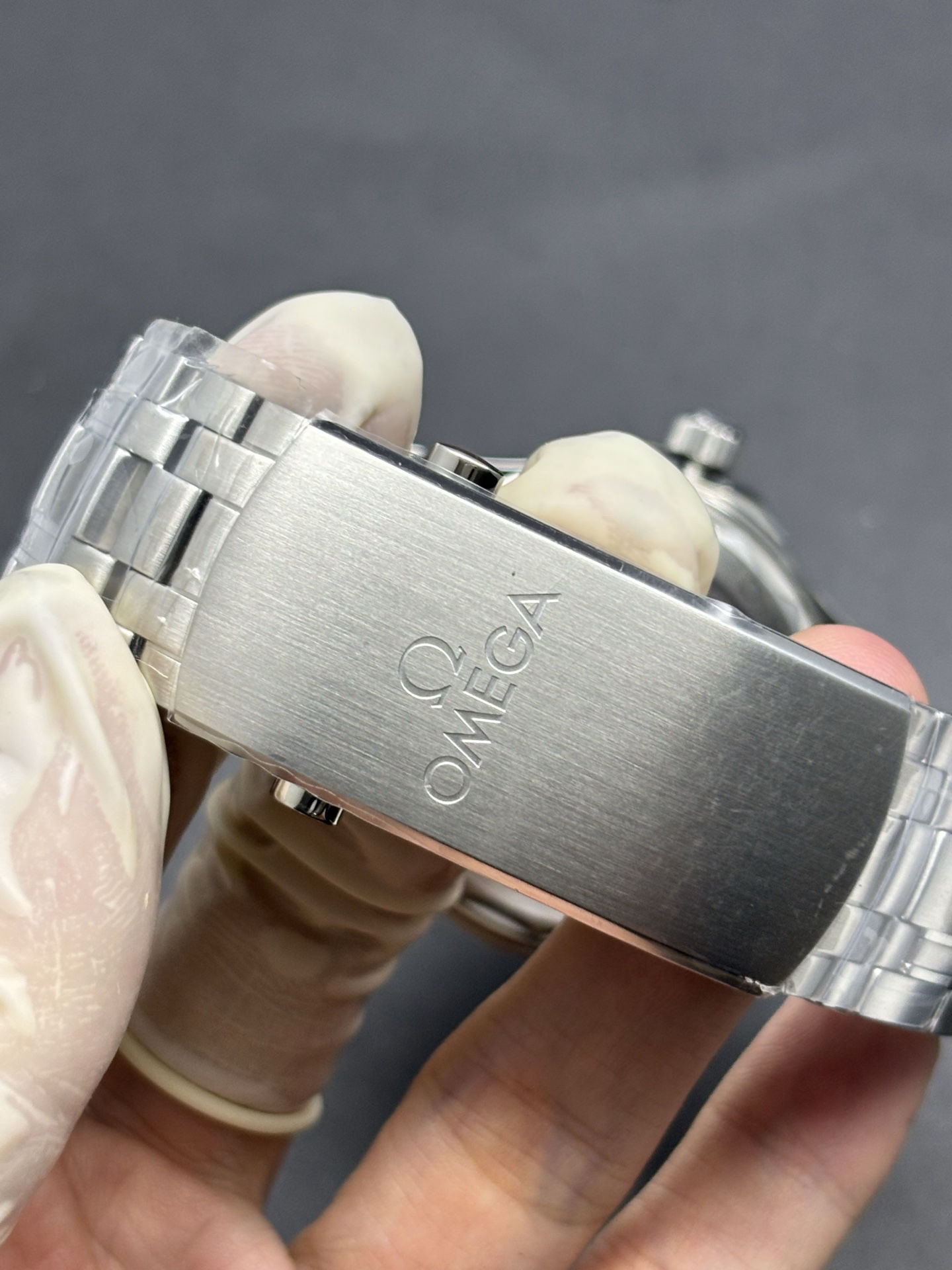 Sleek Omega Seamaster Diver 300M Co-Axial Master Chronometer 42mm 115