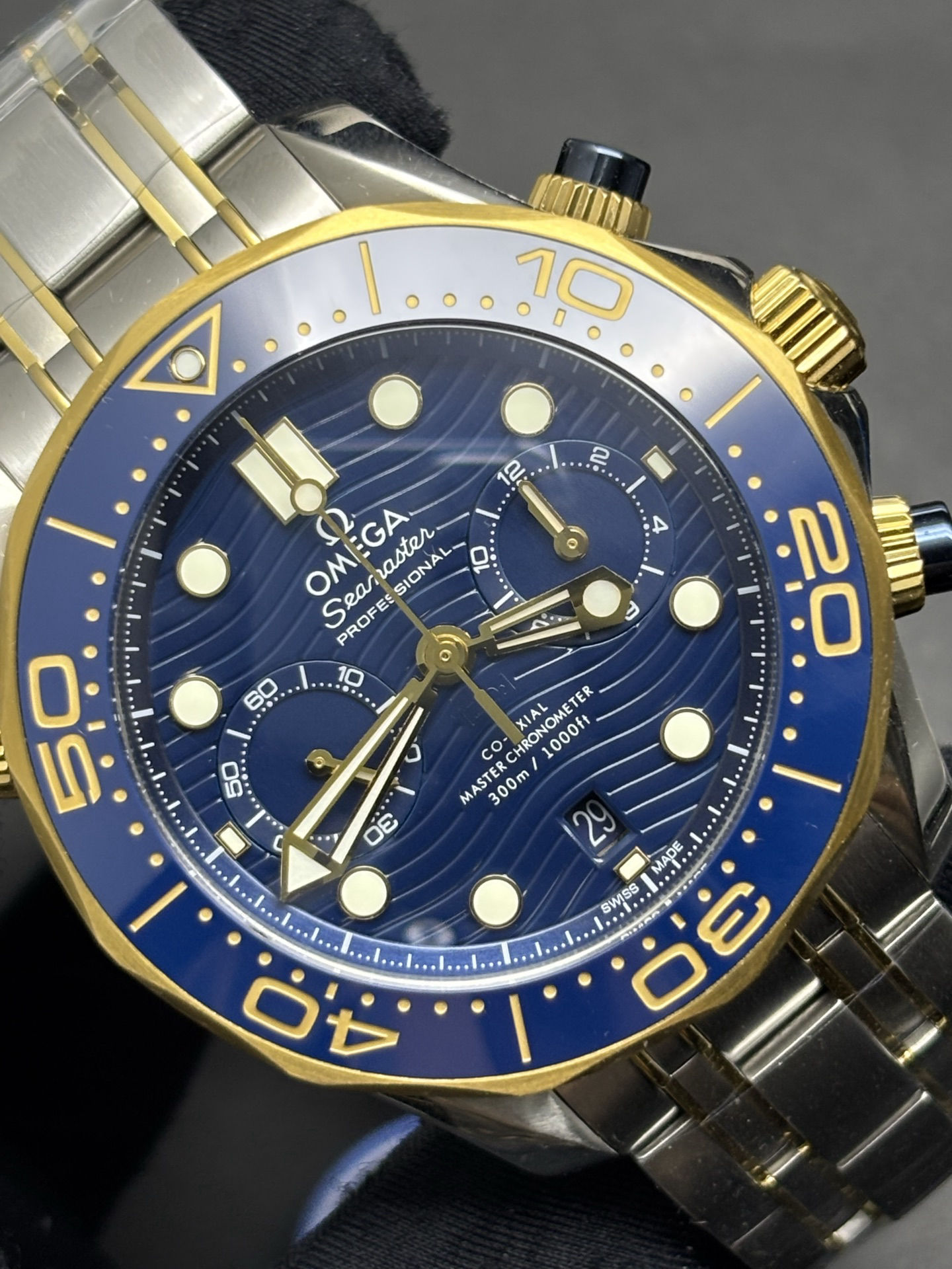 Omega Seamaster Diver 300M Co-Axial Master Chronometer Chronograph Blue Dial Vibrant 124