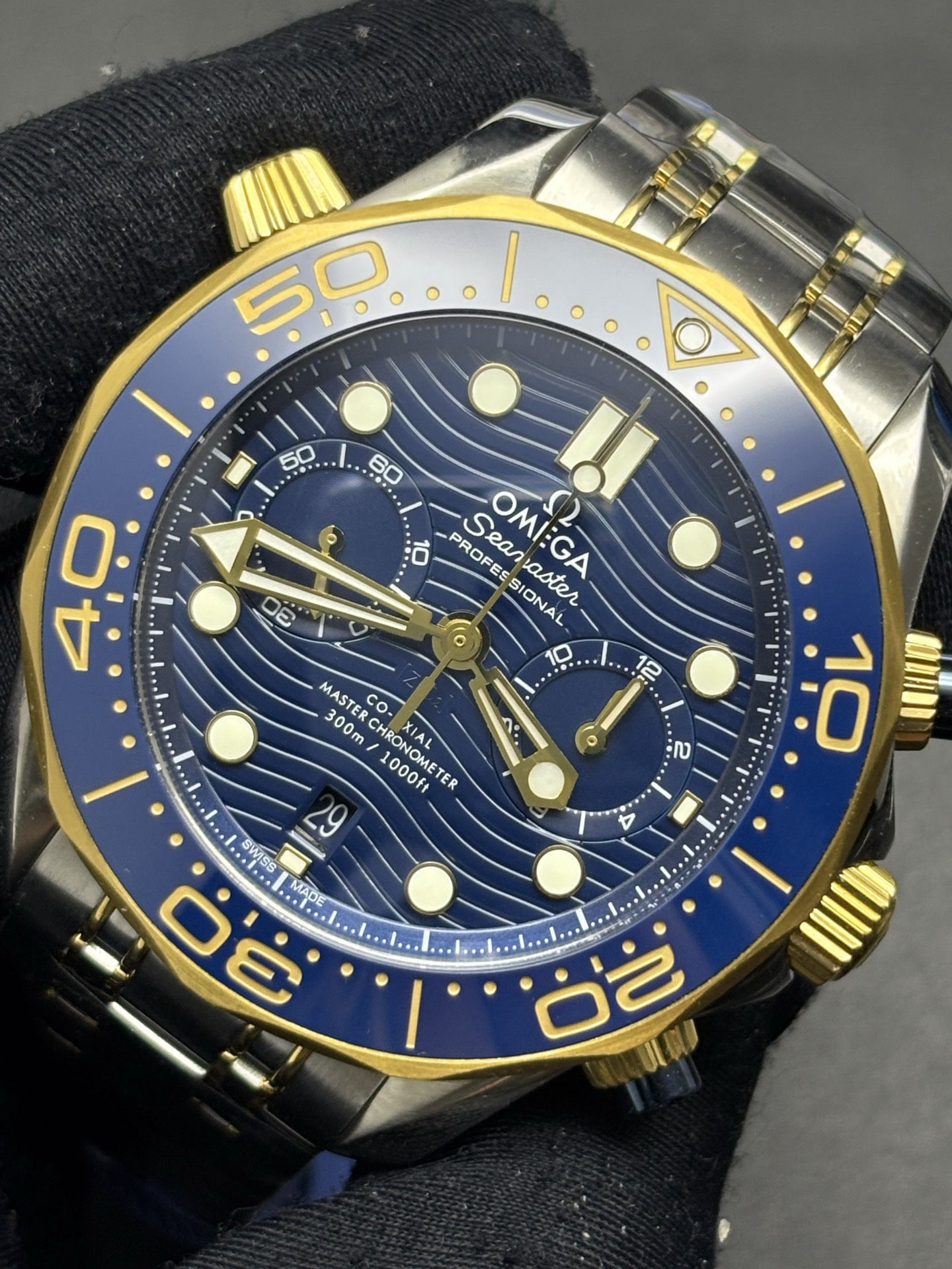 Omega Seamaster Diver 300M Co-Axial Master Chronometer Chronograph Blue Dial Vibrant 124
