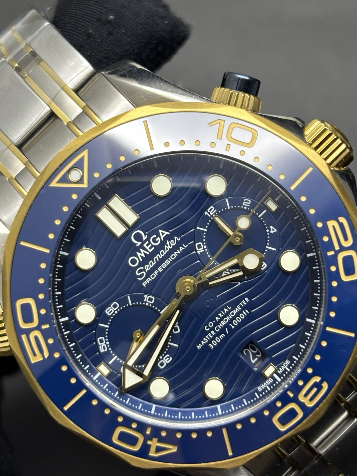 Omega Seamaster Diver 300M Co-Axial Master Chronometer Chronograph Blue Dial Vibrant 124