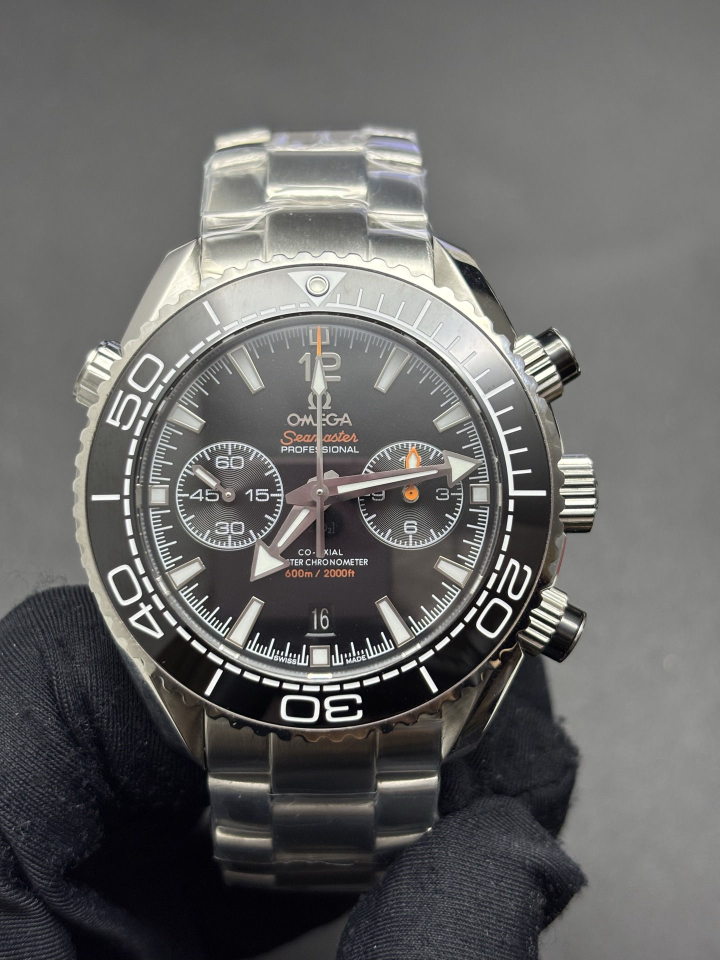 WellDesigned Omega Seamaster Planet Ocean 600M Chronograph 45.5mm with a black dial 126