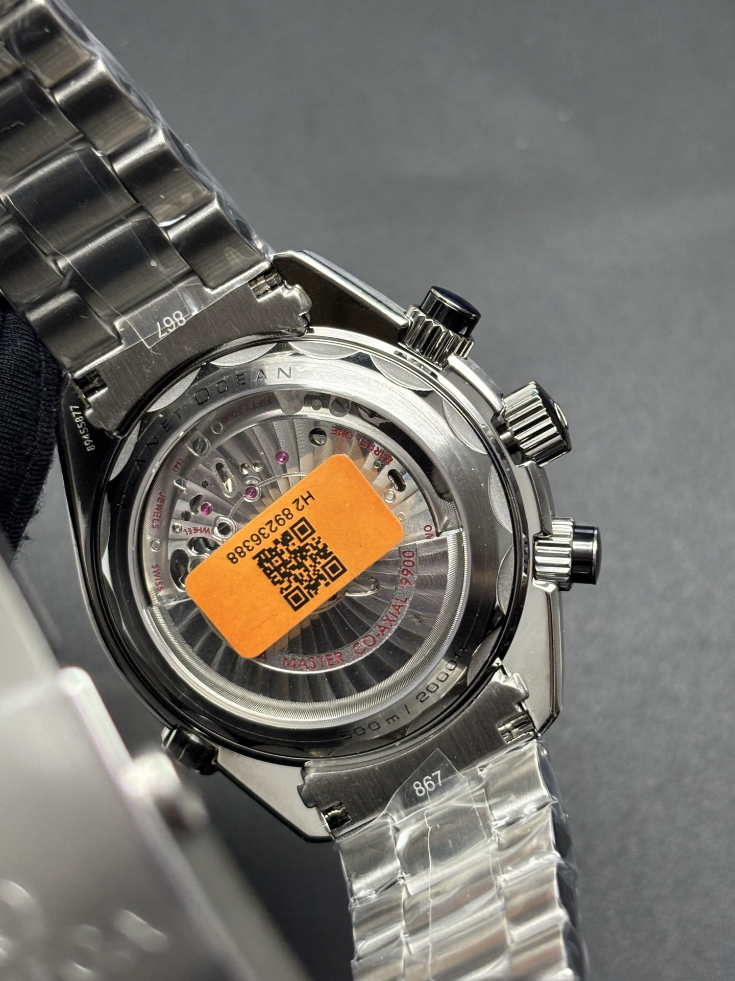 WellDesigned Omega Seamaster Planet Ocean 600M Chronograph 45.5mm with a black dial 126