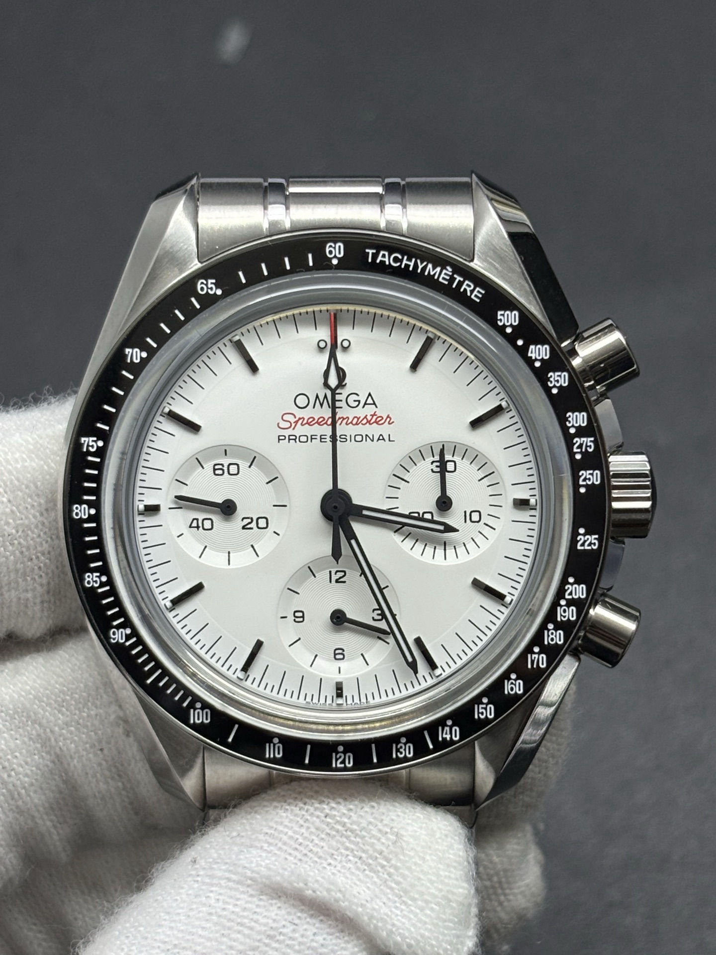 Omega Speedmaster Professional Moonwatch White Dial Bold 117
