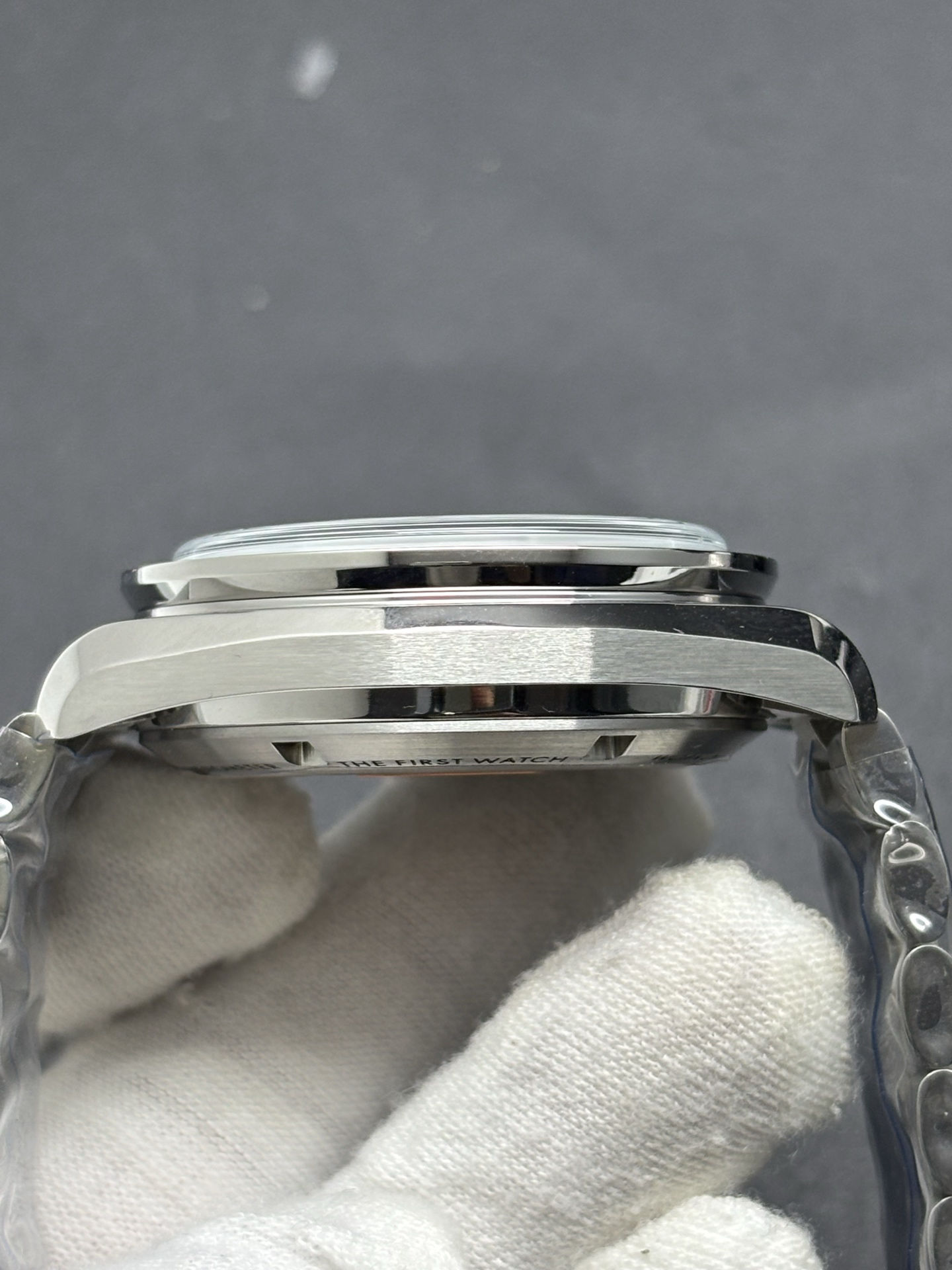 Omega Speedmaster Professional Moonwatch White Dial Bold 117
