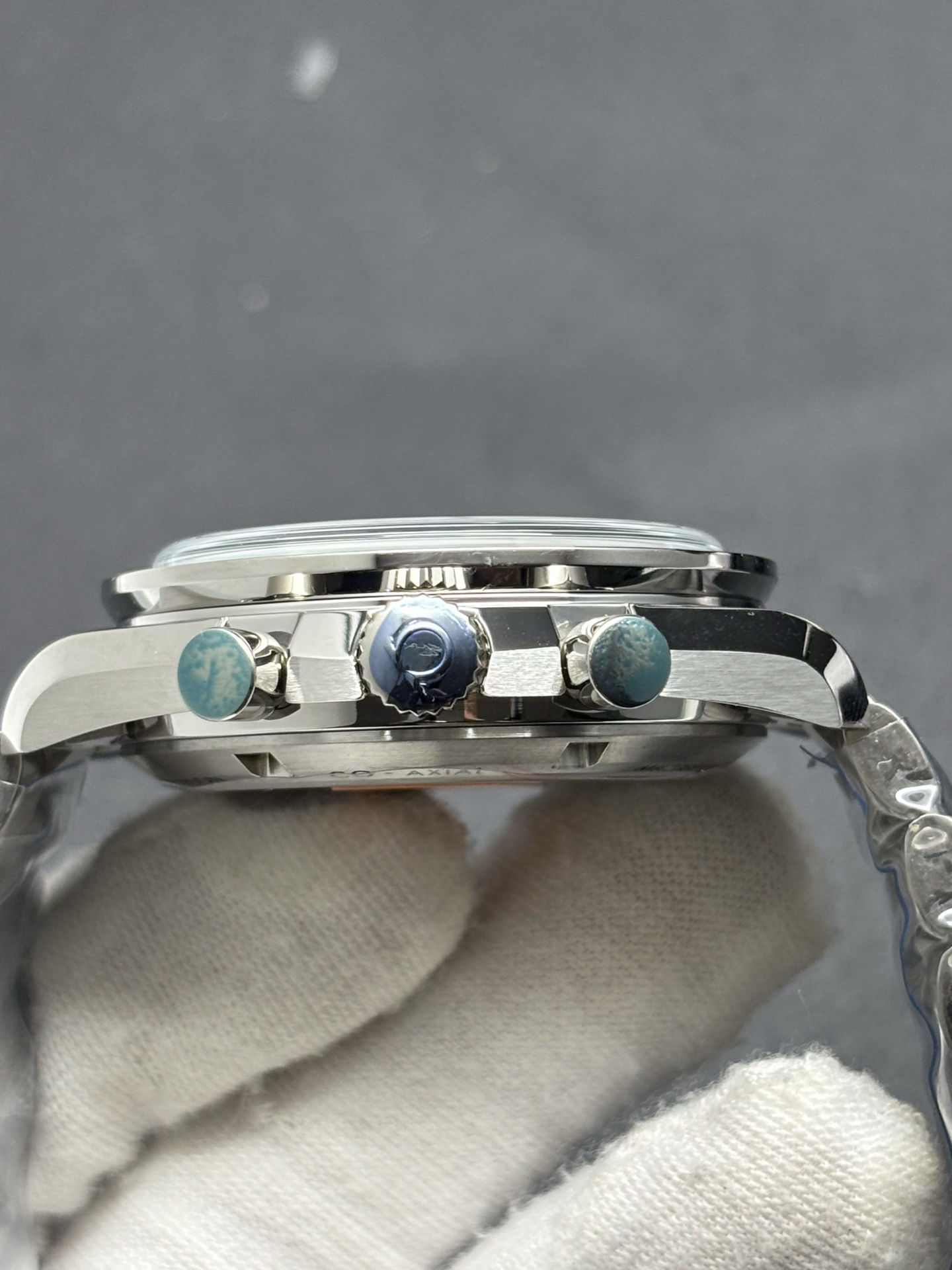 Omega Speedmaster Professional Moonwatch White Dial Bold 117